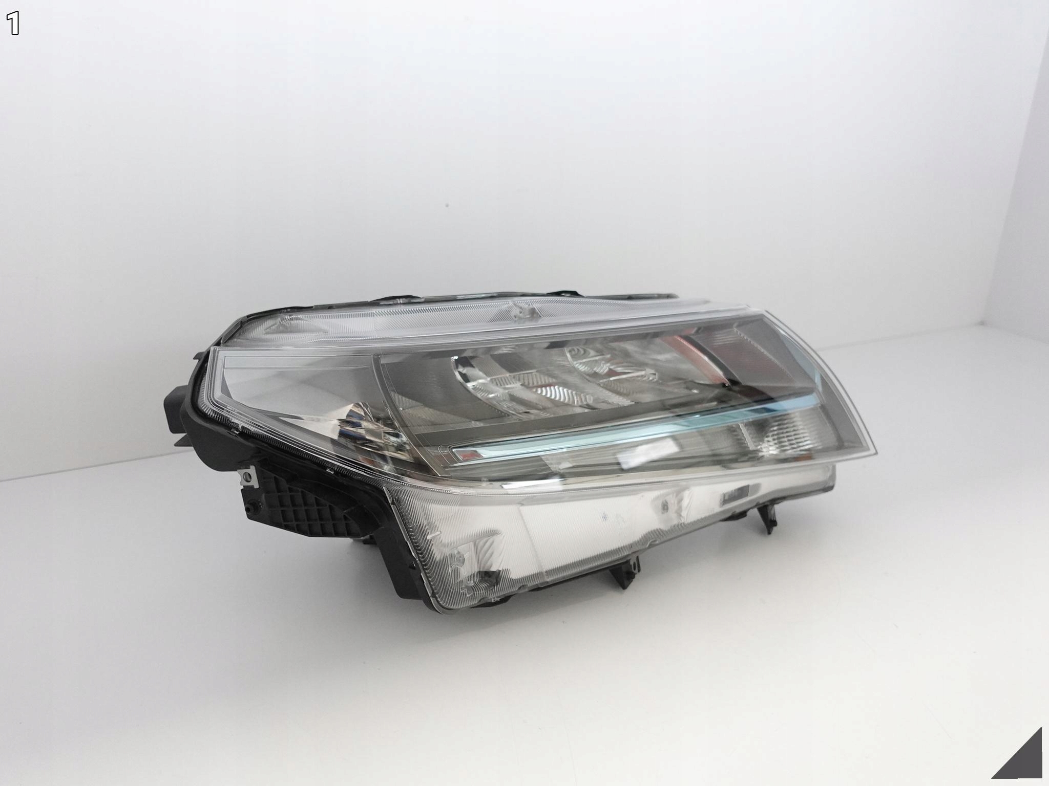 SUZUKI VITARA III LIFT 18- FULL LED light right front EUROPA