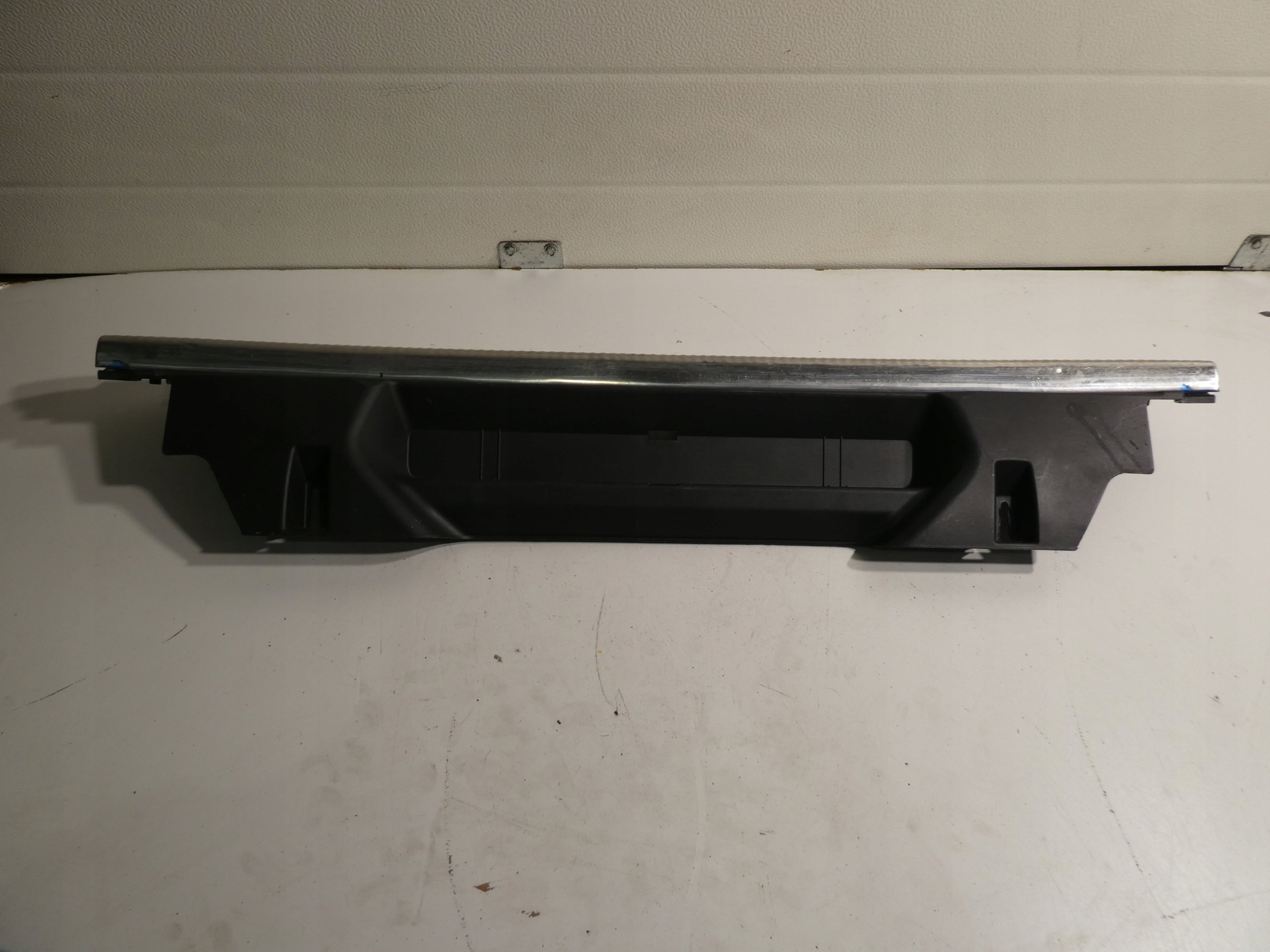 AUDI Q5 cover of the threshold boot 8R0864513C