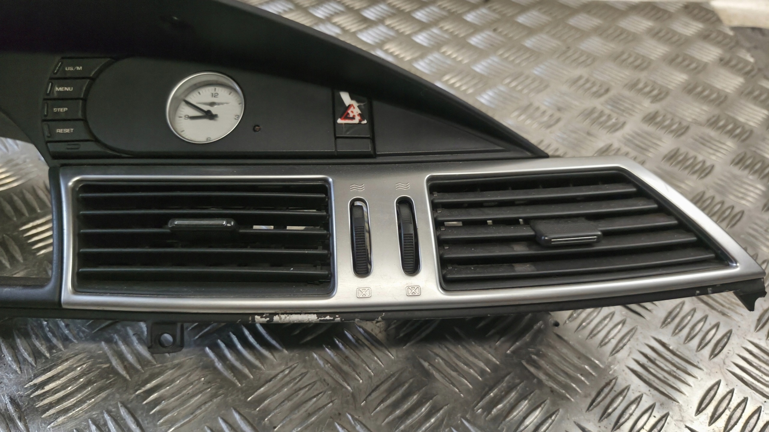 Châssis Console Instruments tachymètre compte tours CHRYSLER PACIFICA 2004r F1014B2021
