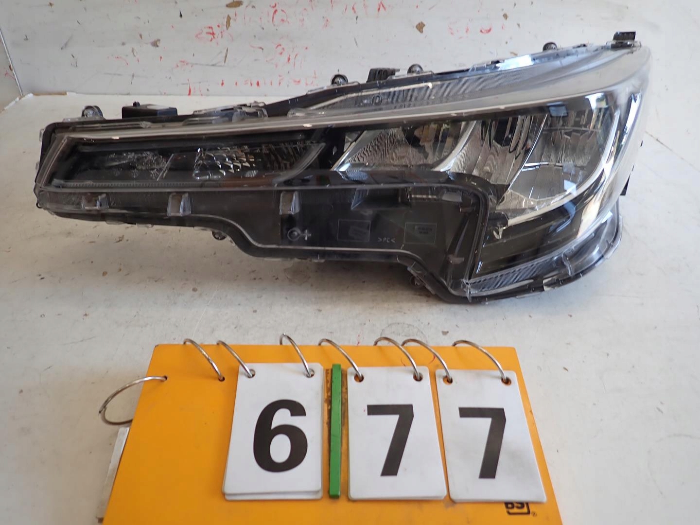 light front left TOYOTA COROLLA E21 2019- FULL LED HB KOMBI 81150-02S60