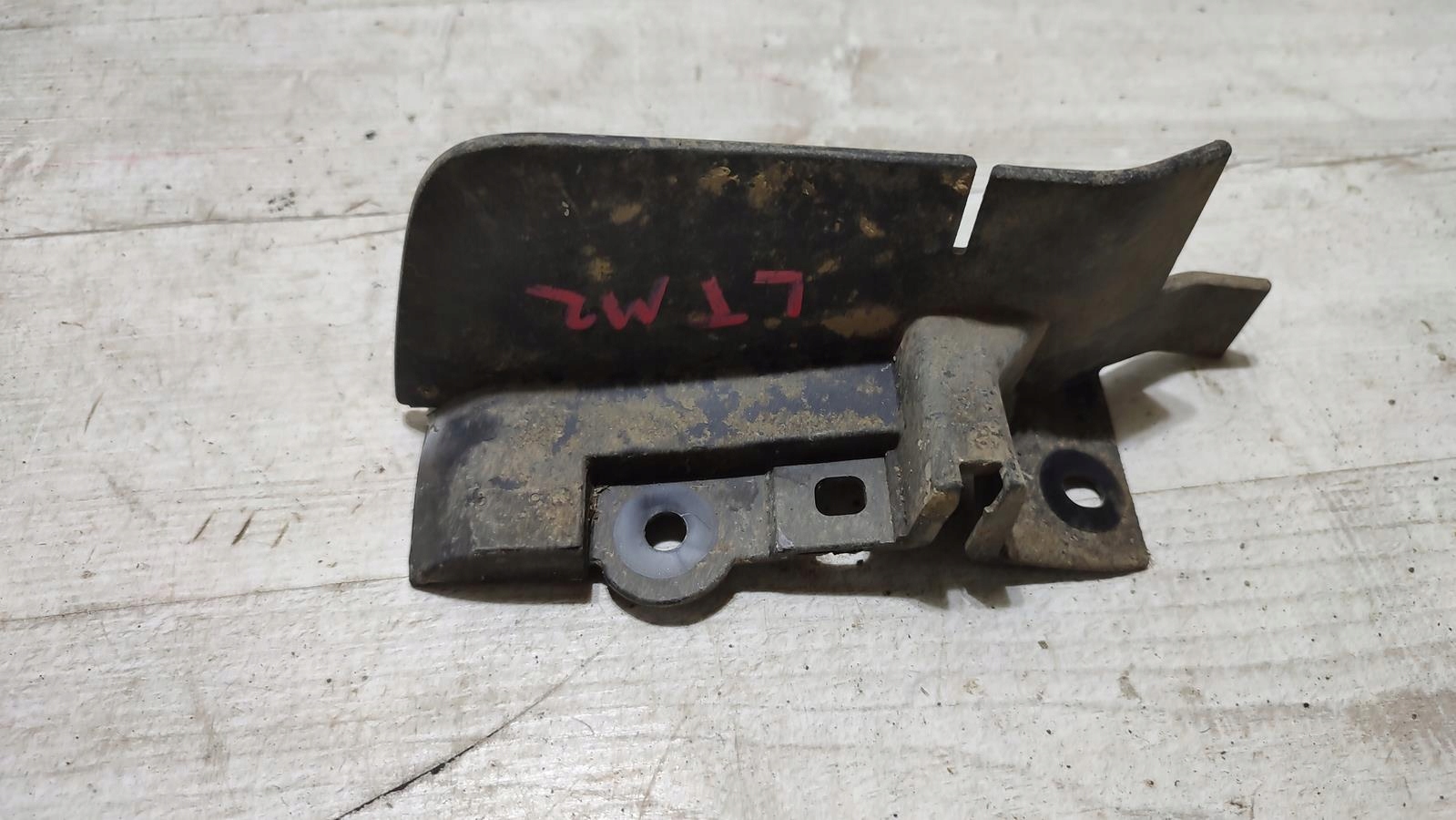 fedél chlapacz bal far Mazda 2 DJ /DL lift