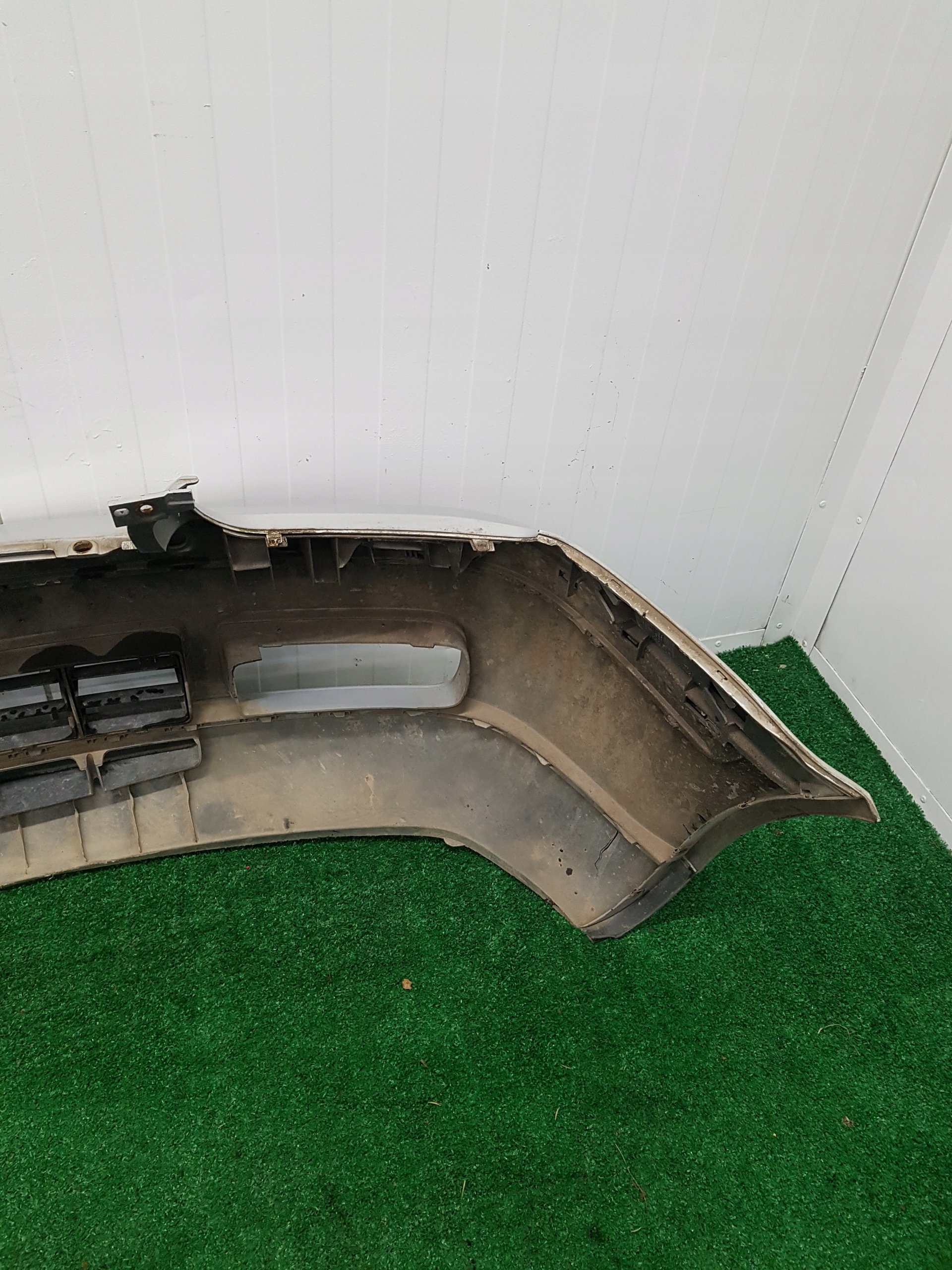 nárazník předek přední VOLKSWAGEN GOLF 4