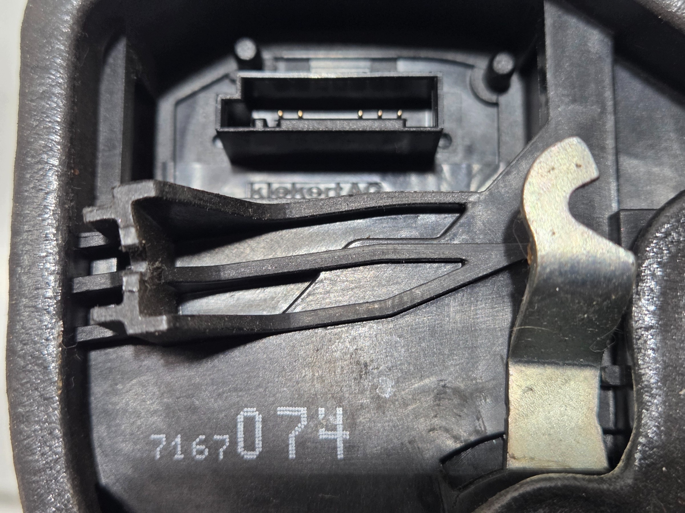 lock door right front BMW E60 E61 EU 7167074 5 PIN (0001286)