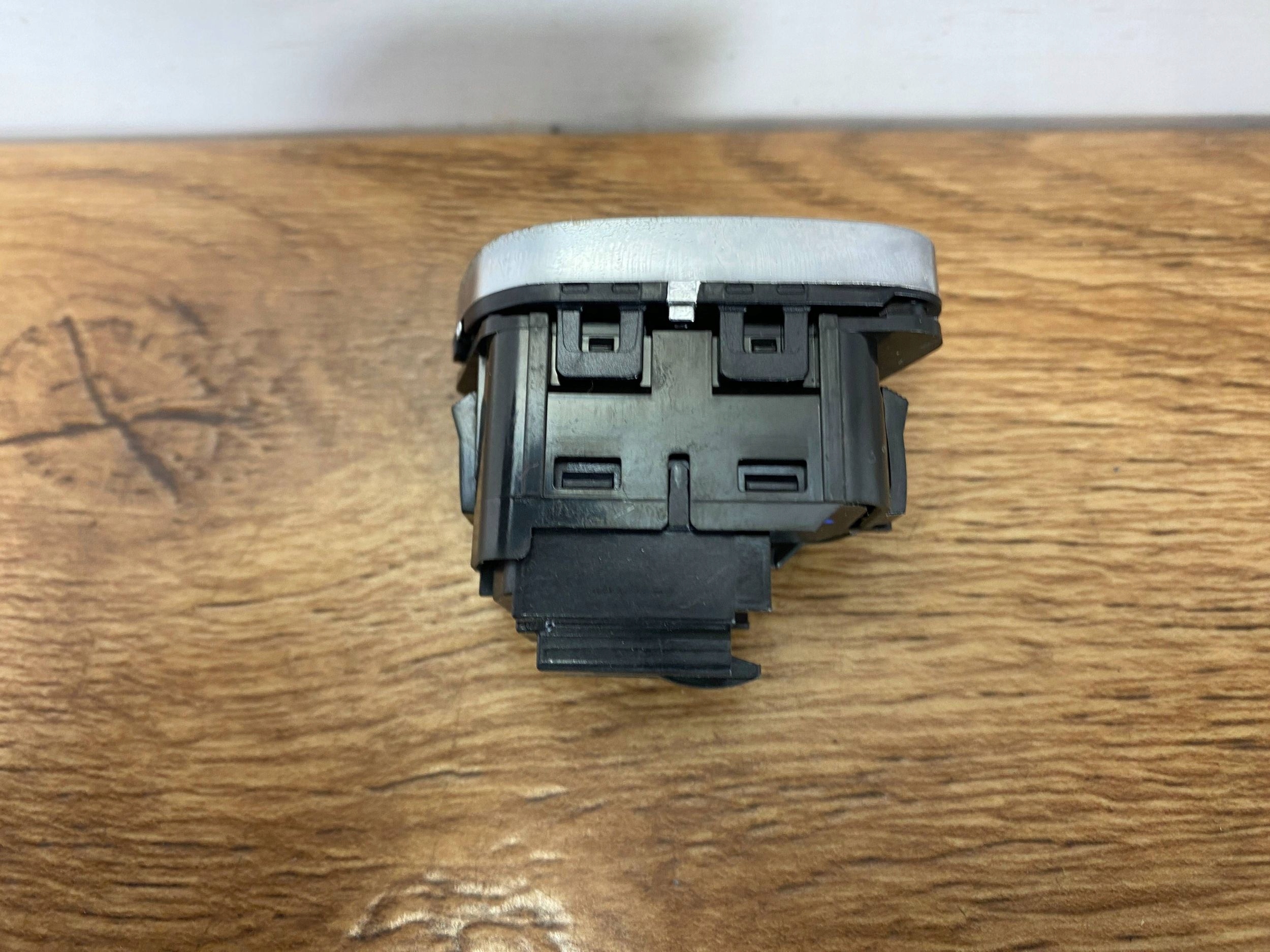 button central of a lock Ford Escape IV Kuga MK3 2020+