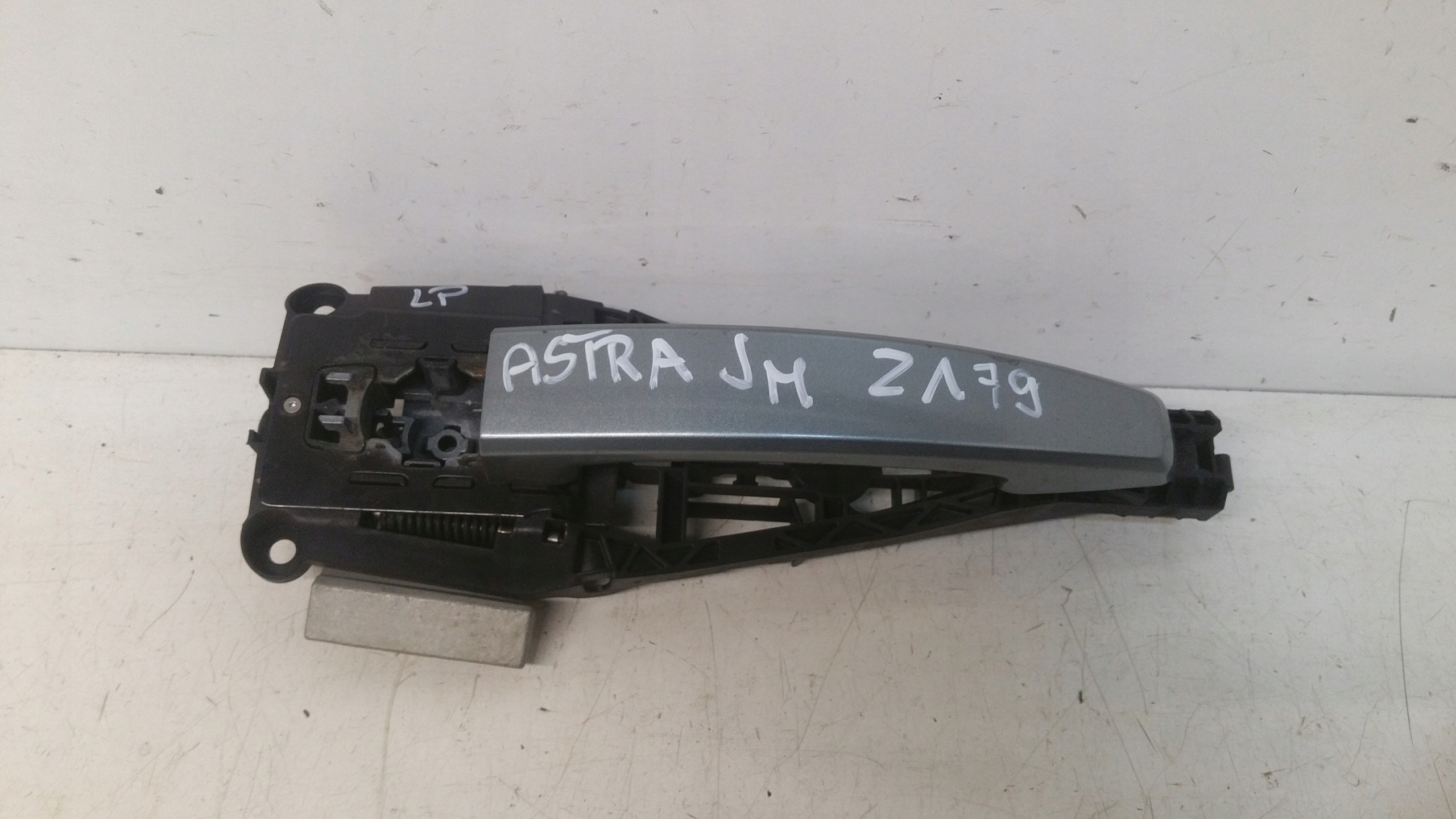handle left front Z179 13344976 Opel Astra J