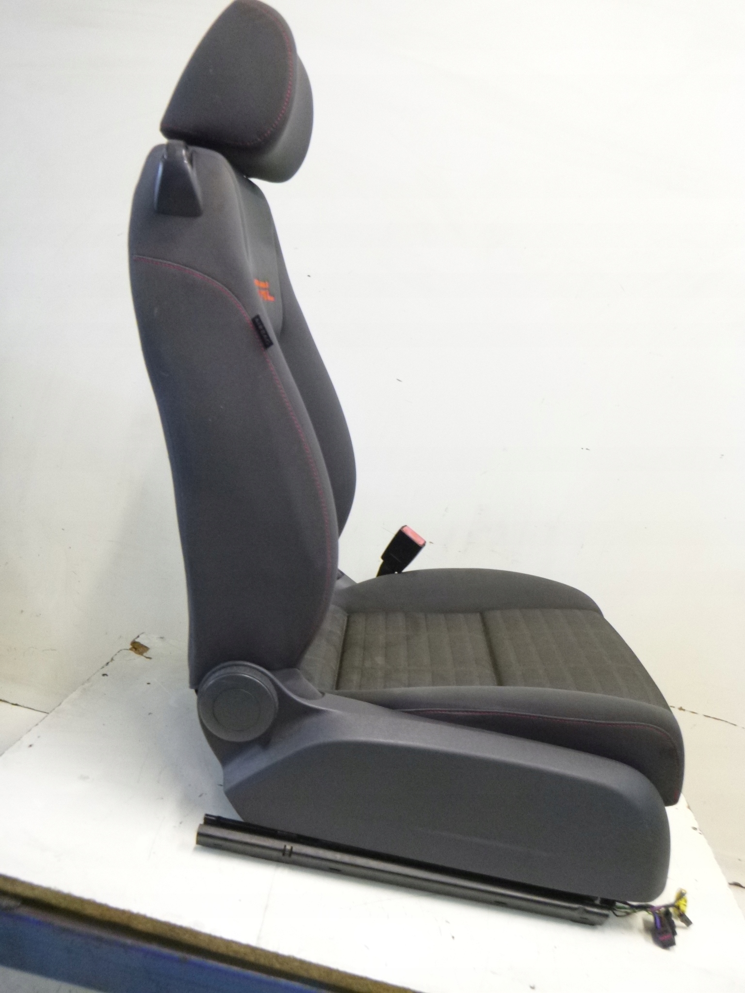 SITZ RECHTS VW GOLF V 1K3881106DF 2006R.