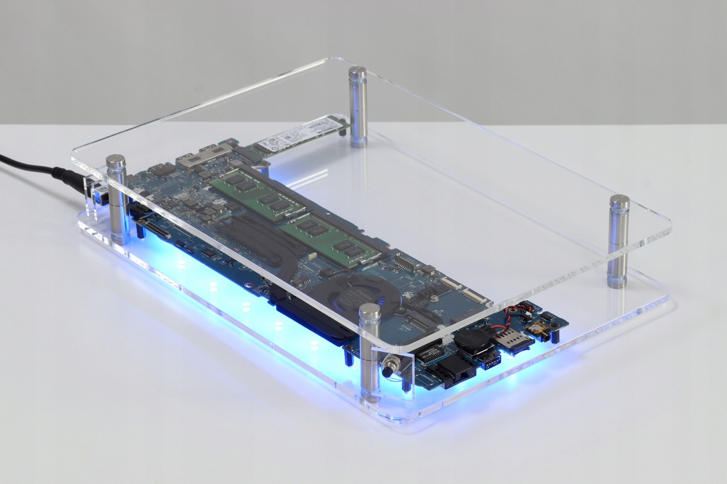 Kolekcjonerski CUSTOM PC Dell Inside i5 8/256SSD W10 WiFi LED RGB Unikat Model Custom Computer Design