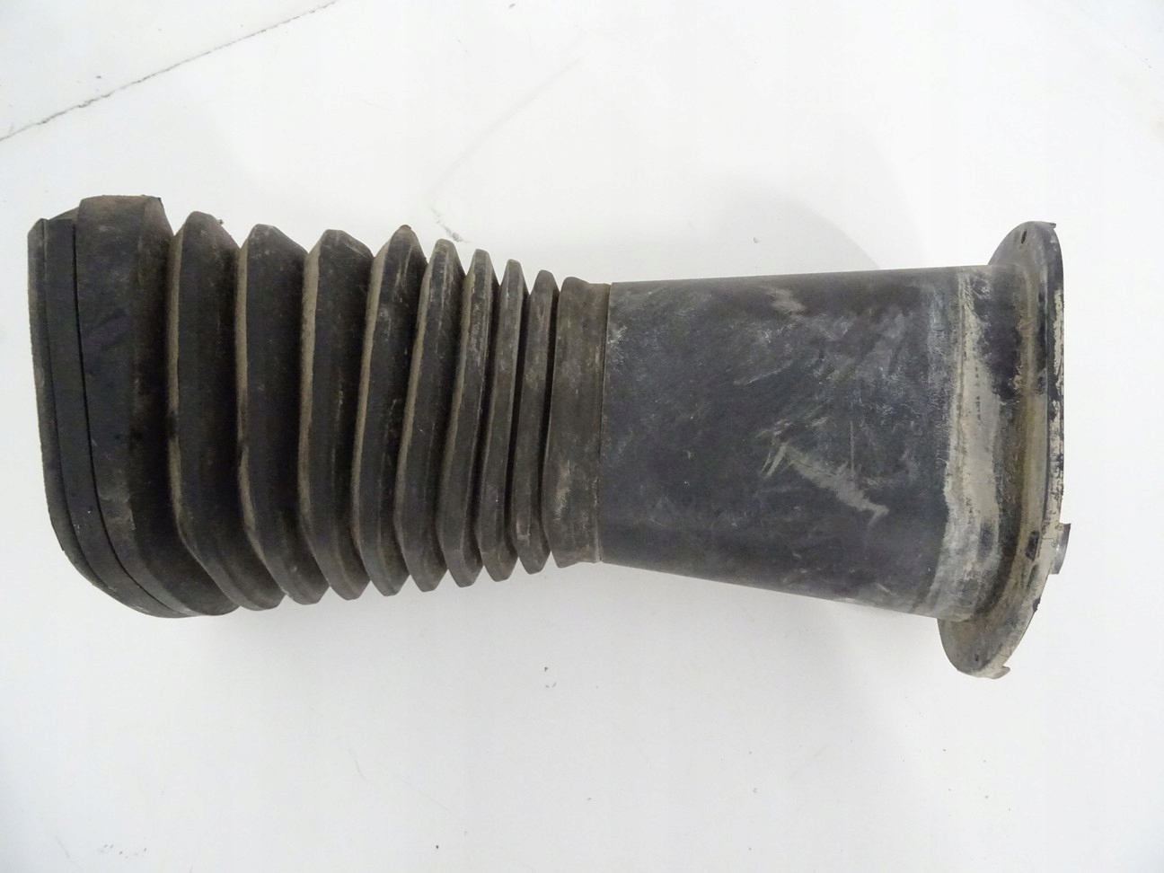 9424620595 - КОРПУС КРИШКА КОЛОНКИ MERCEDES ACTROS MP2 MP3