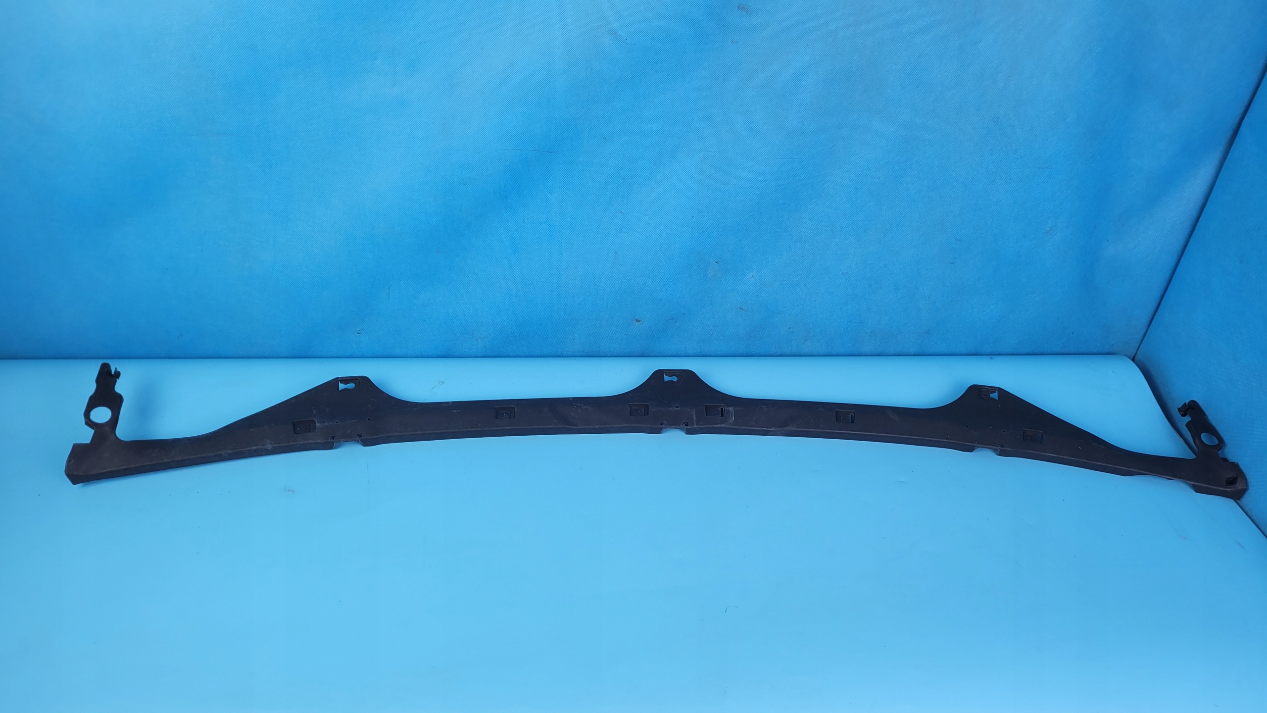 2058690007 - W205 C200 прокладка капота омивача A2058690007