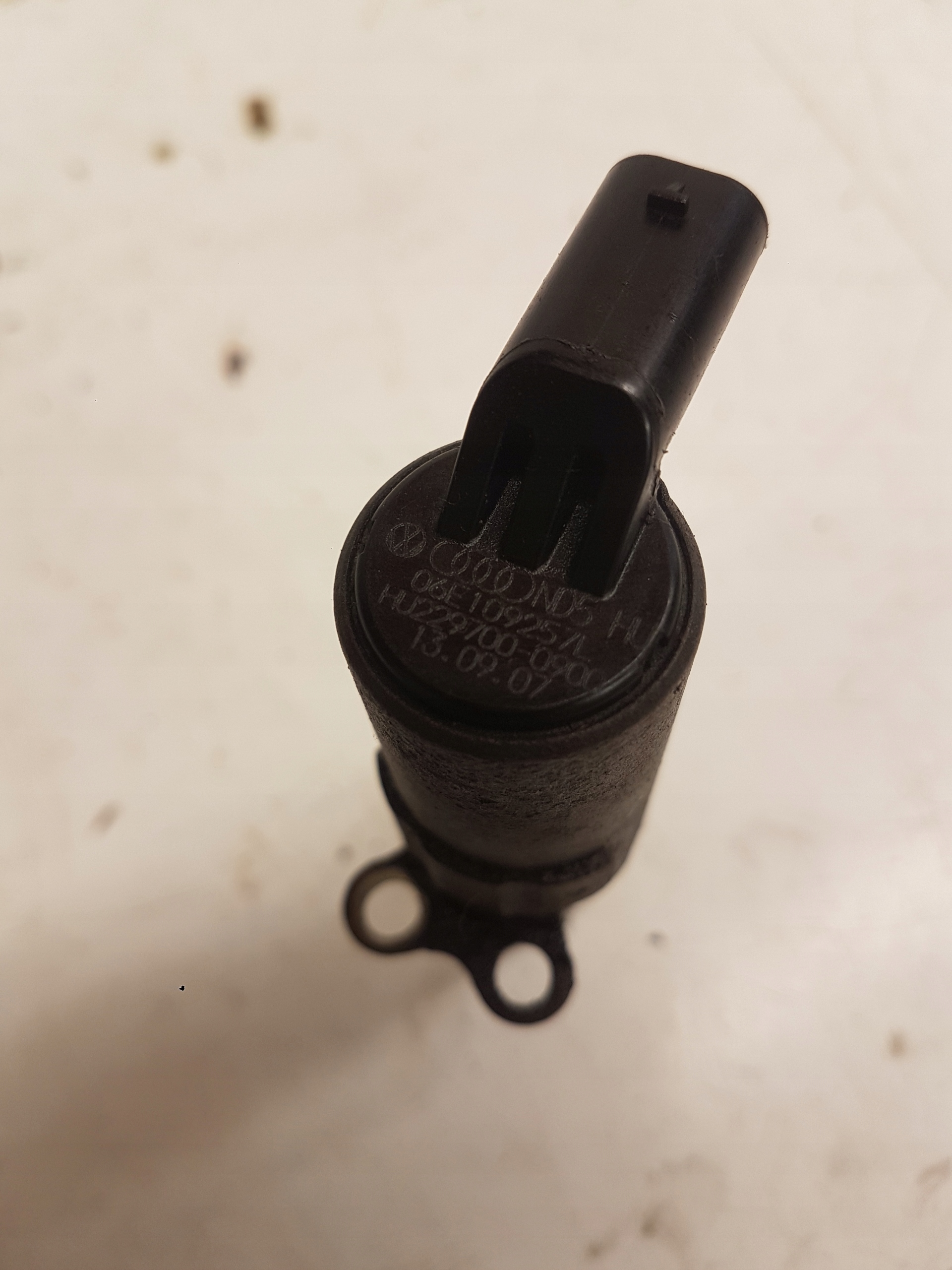Vanne FAZ de la distribution AUDI 1.8 2.0 TFSI 06E109257L