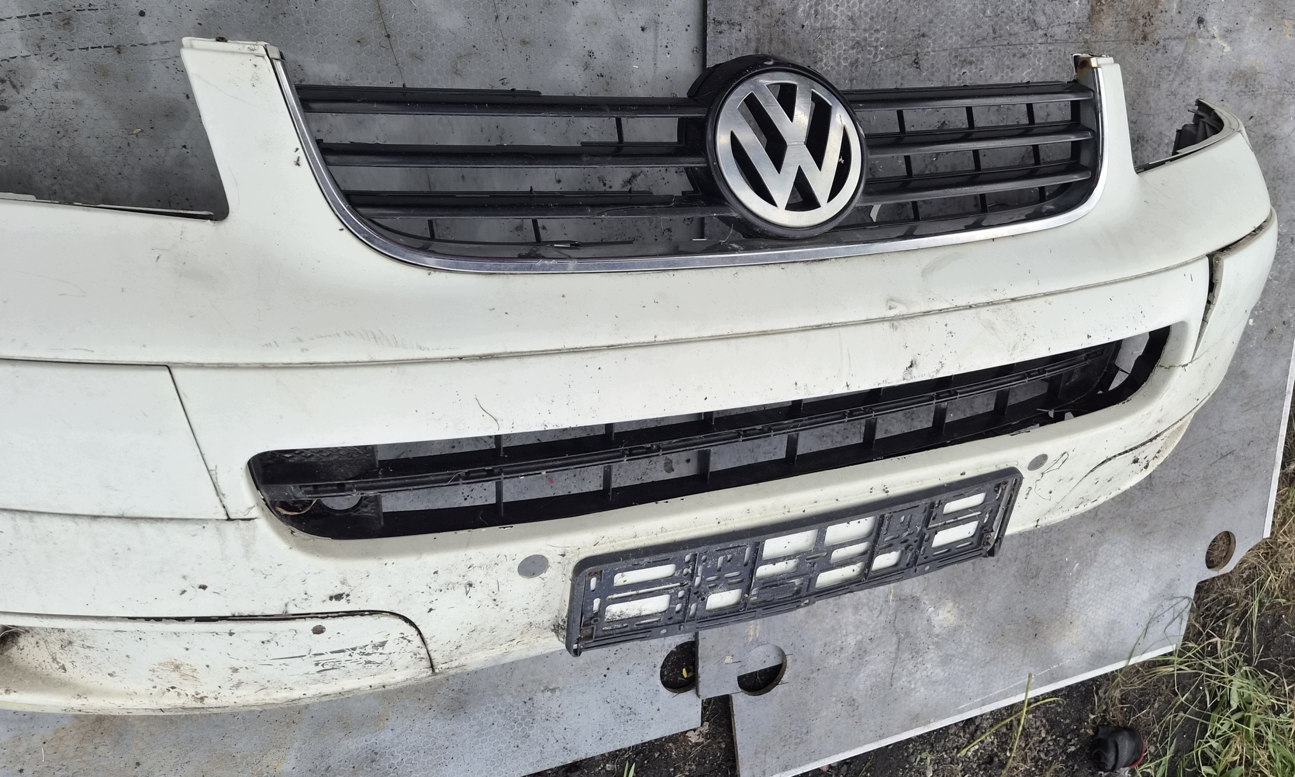 VW T5 front bumper front Caravelle Multivan bialy