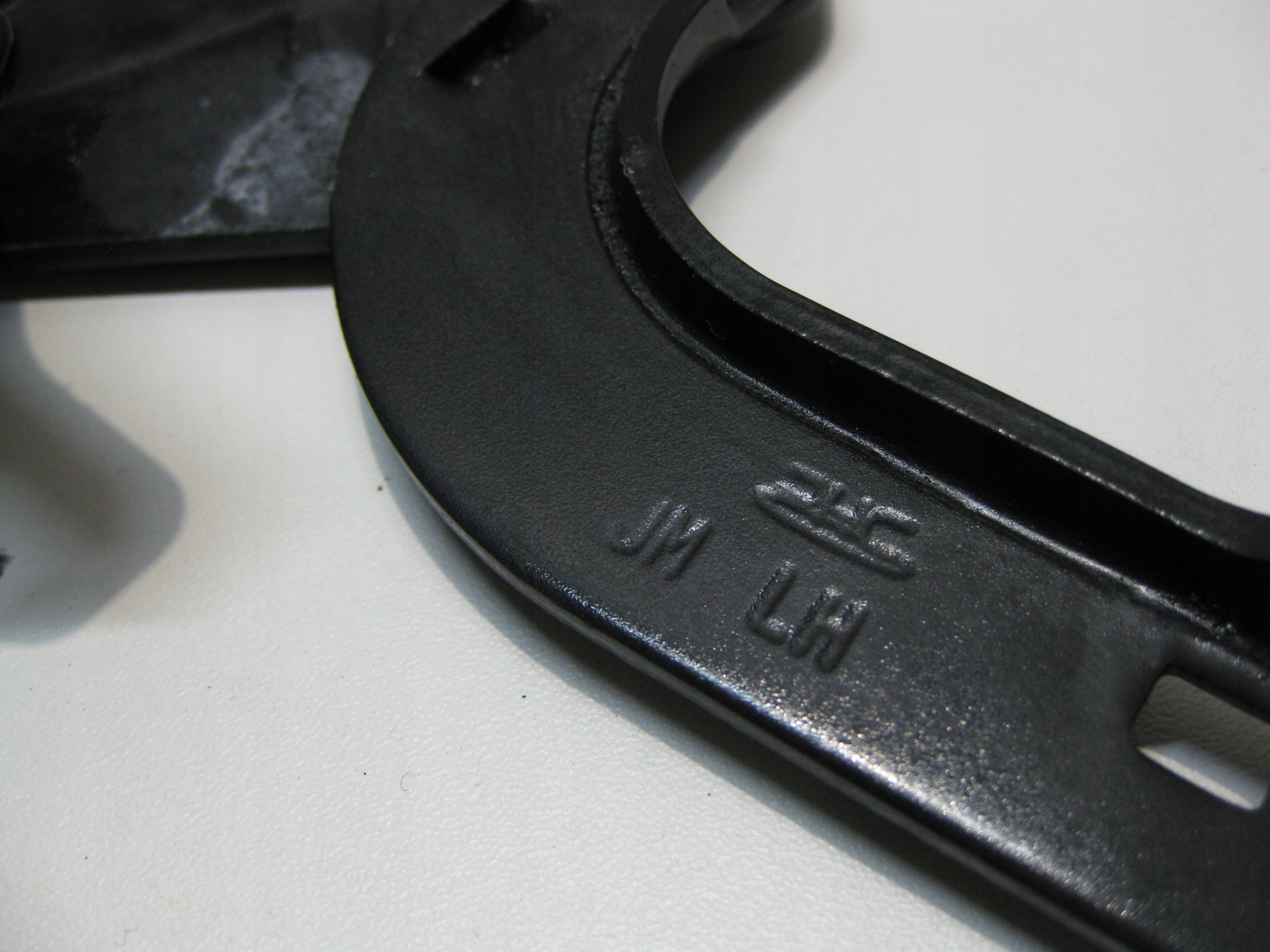 HYUNDAI TUCSON and 08R hinge bonnets left
