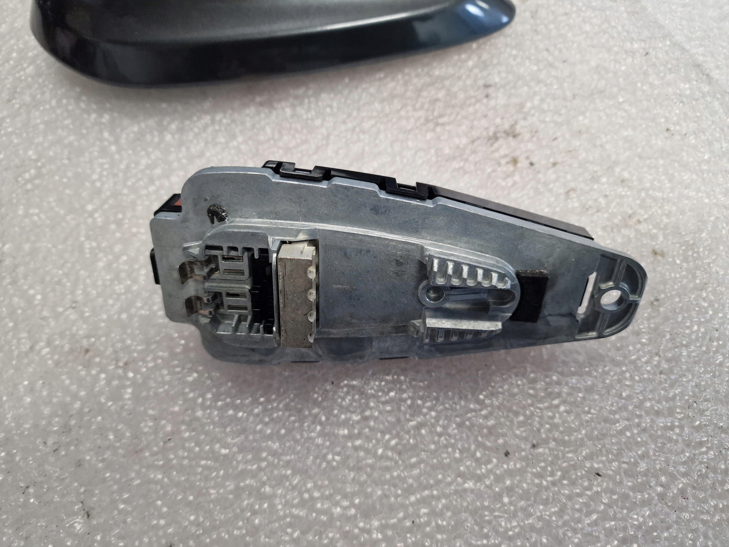 Antena dach BMW 3 F30 F31 2017 9303039