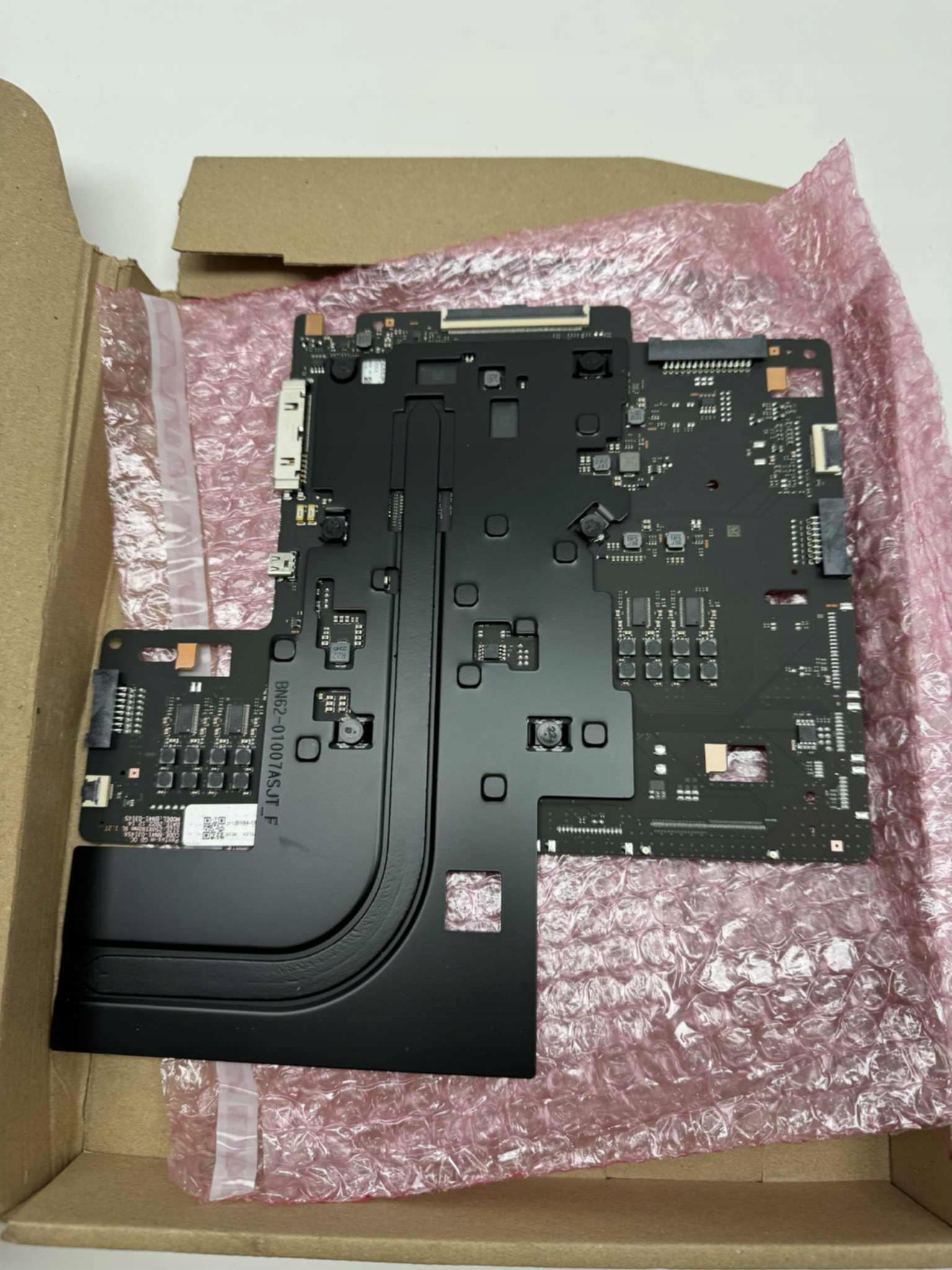 Základní deska (BN94-18126Z) pro televizor Samsung QE65S95CA