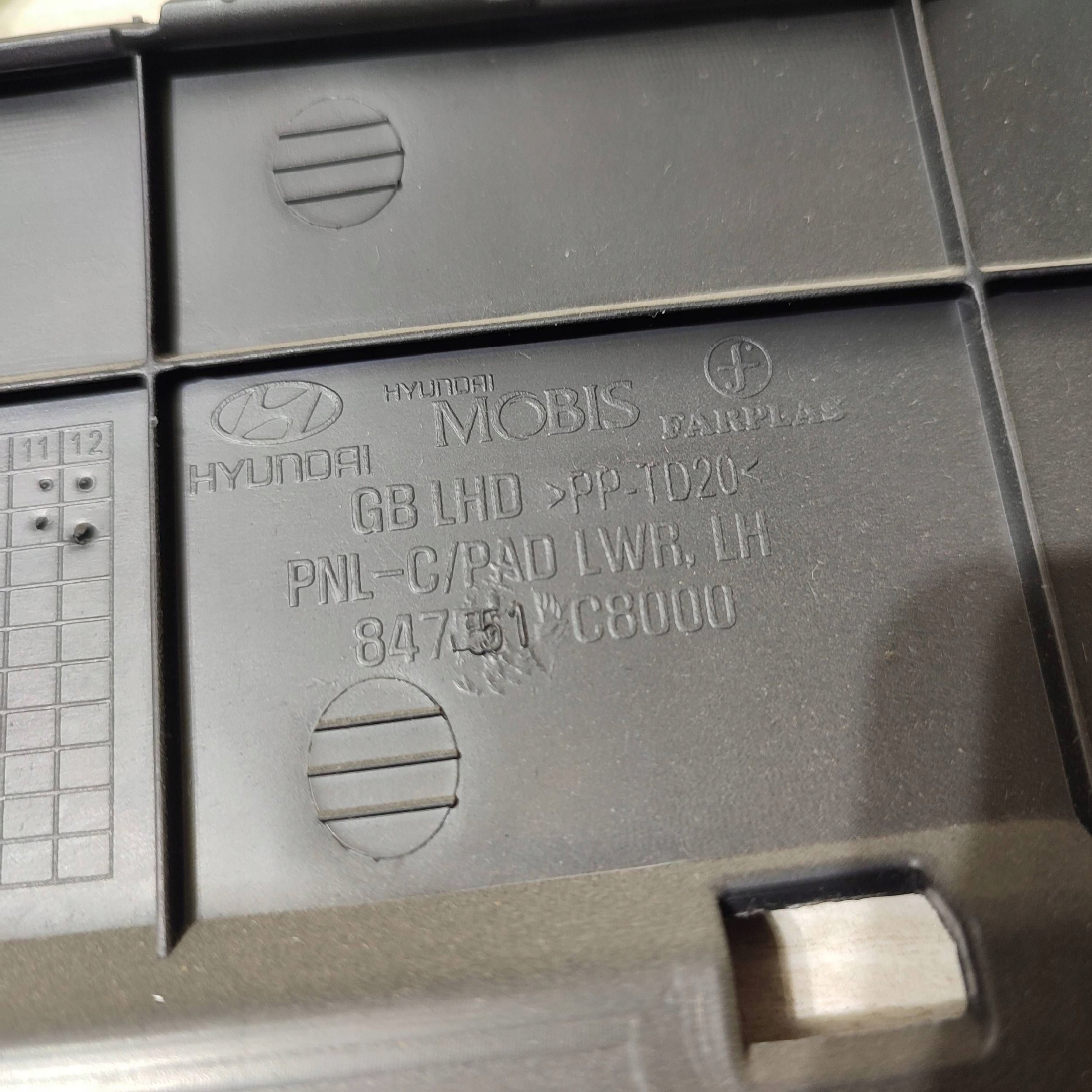 cover below steering wheel, Hyundai i20 84751C8000