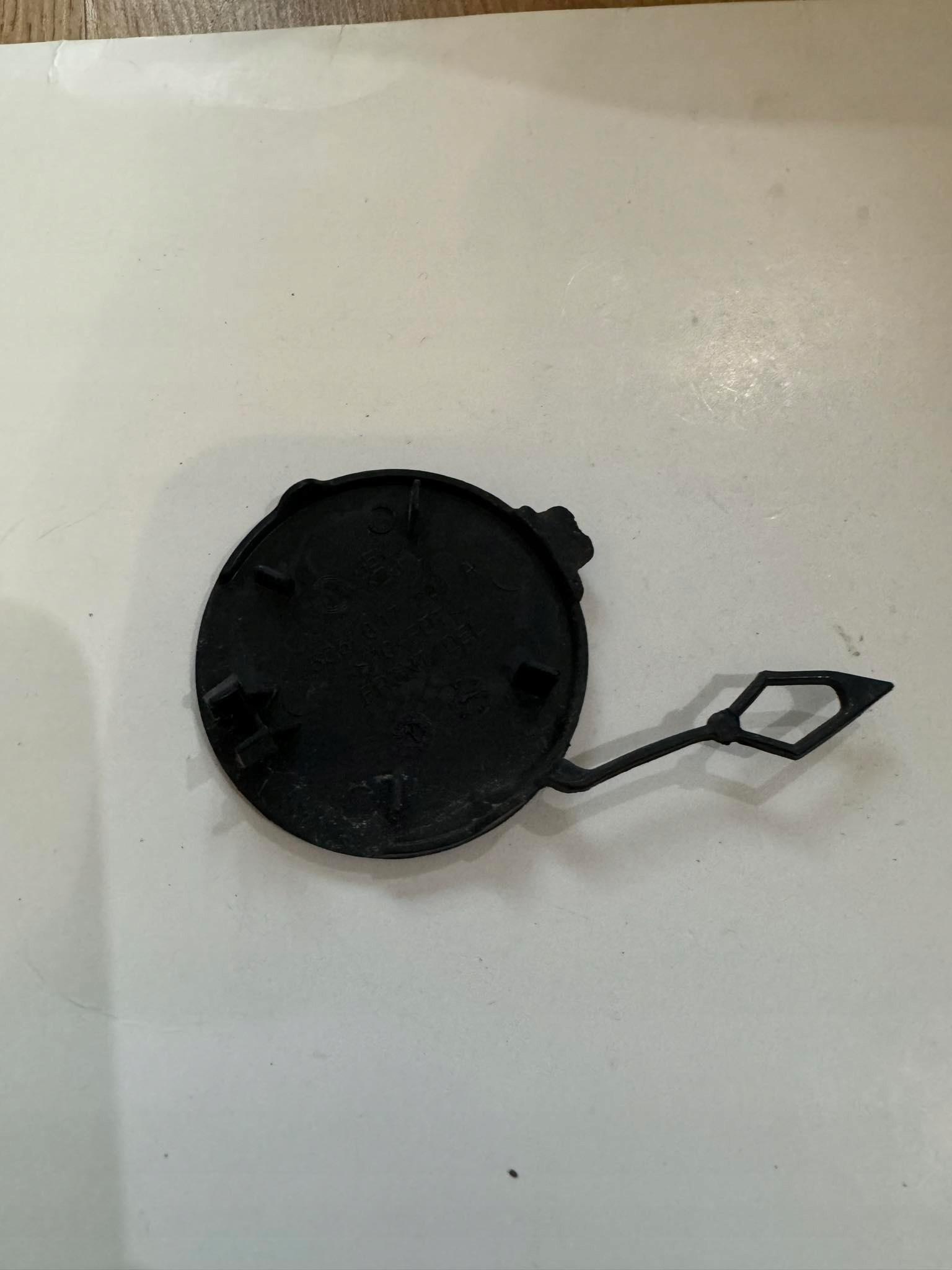 VW BEETLE 16r. -> Abschleppöse der Stoßstange vorne 5C5807241A