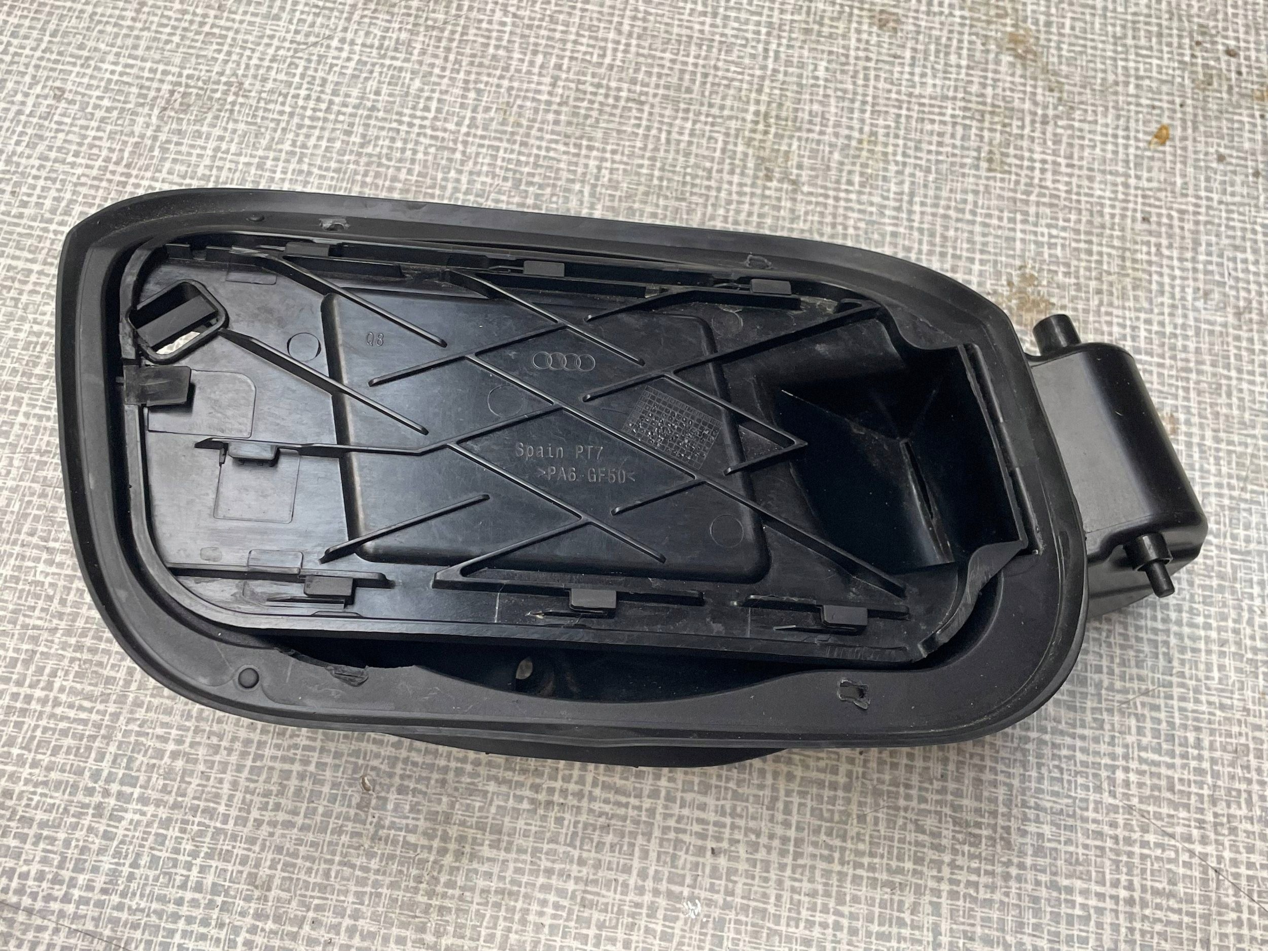 Tankklappe des Kraftstoffsbehälters AUDI Q8 4M8809906 @M
