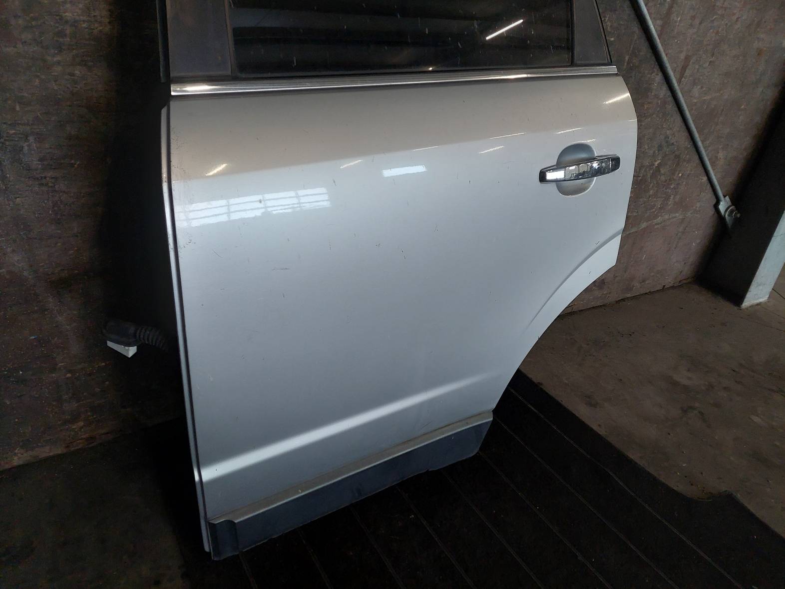 door complete left rear part OPEL ANTARA and 92U