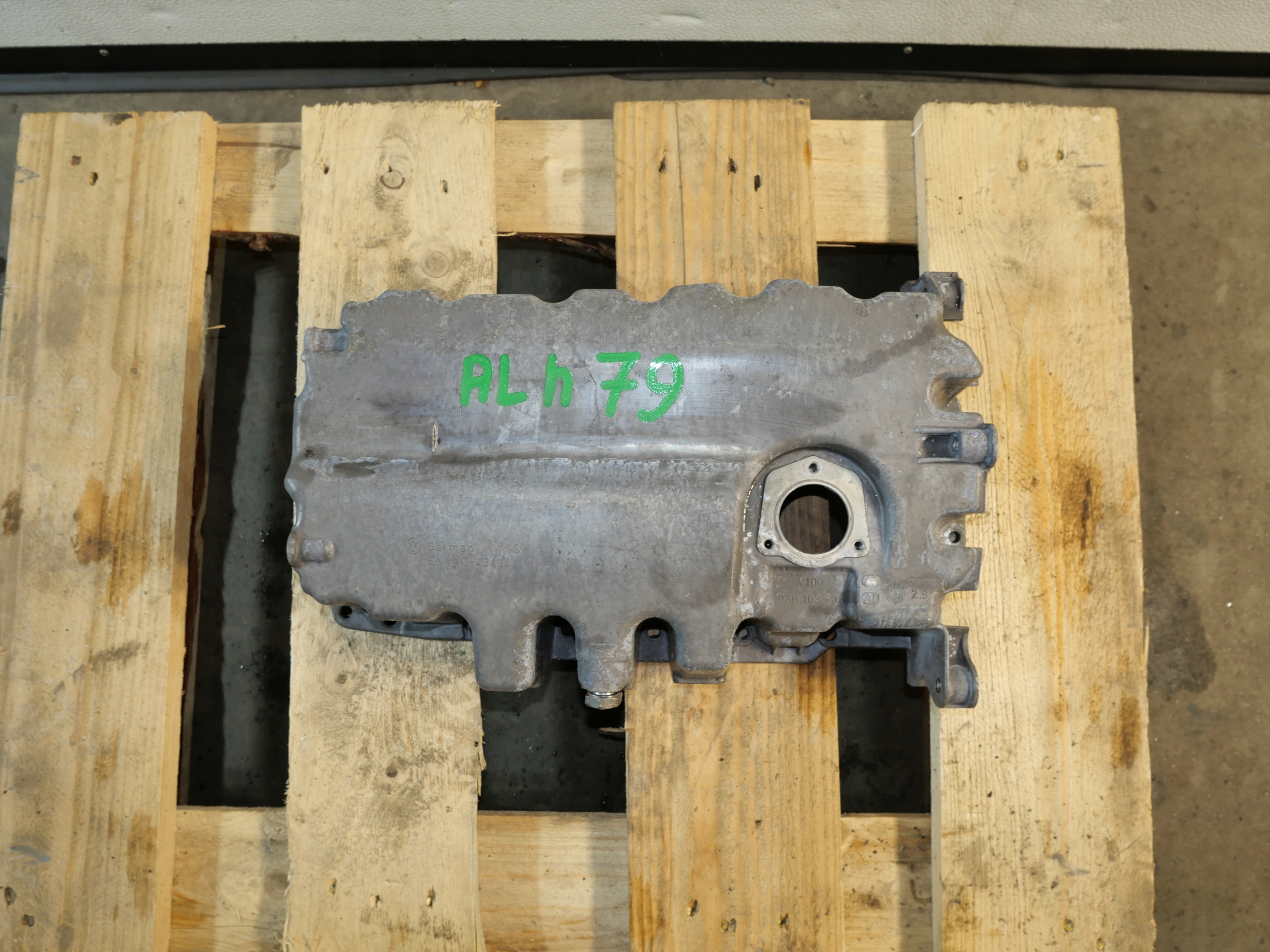 olajteknö VW AUDI 03G103603