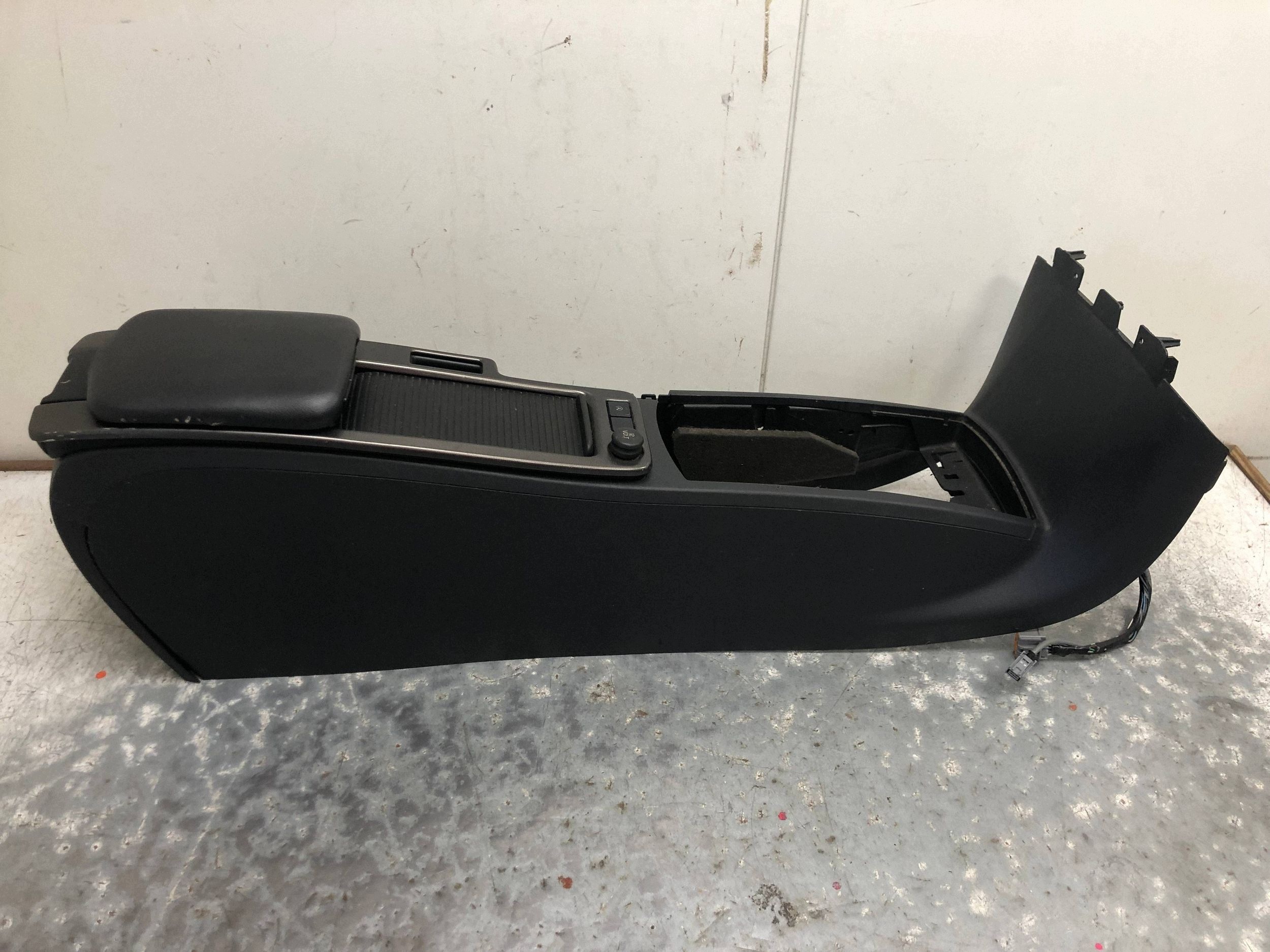 TUNEL mitte VOLVO C30 LIFT 30755374 30755375