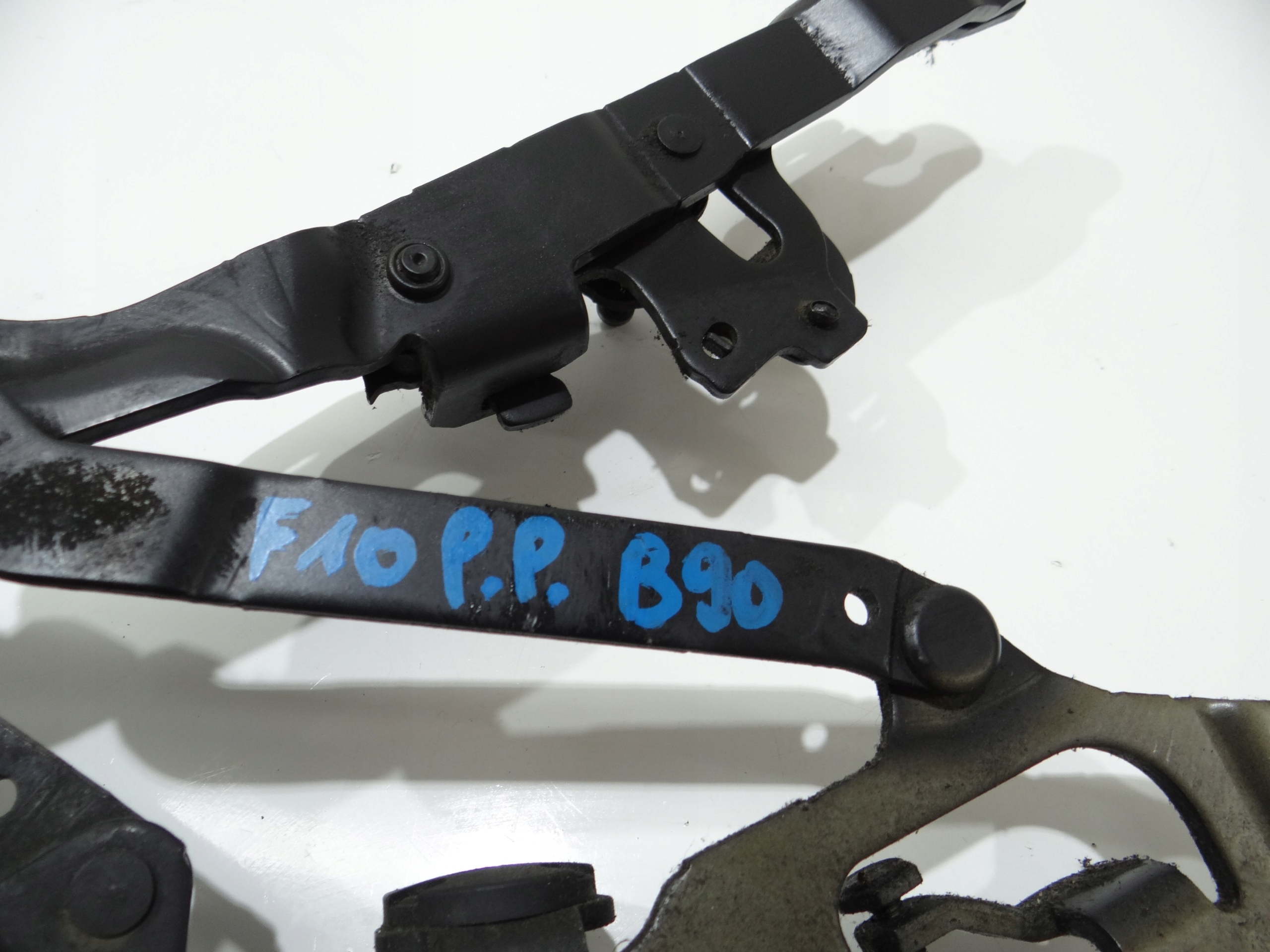 hinge bonnets right front BMW F10 F11 B90 7249888