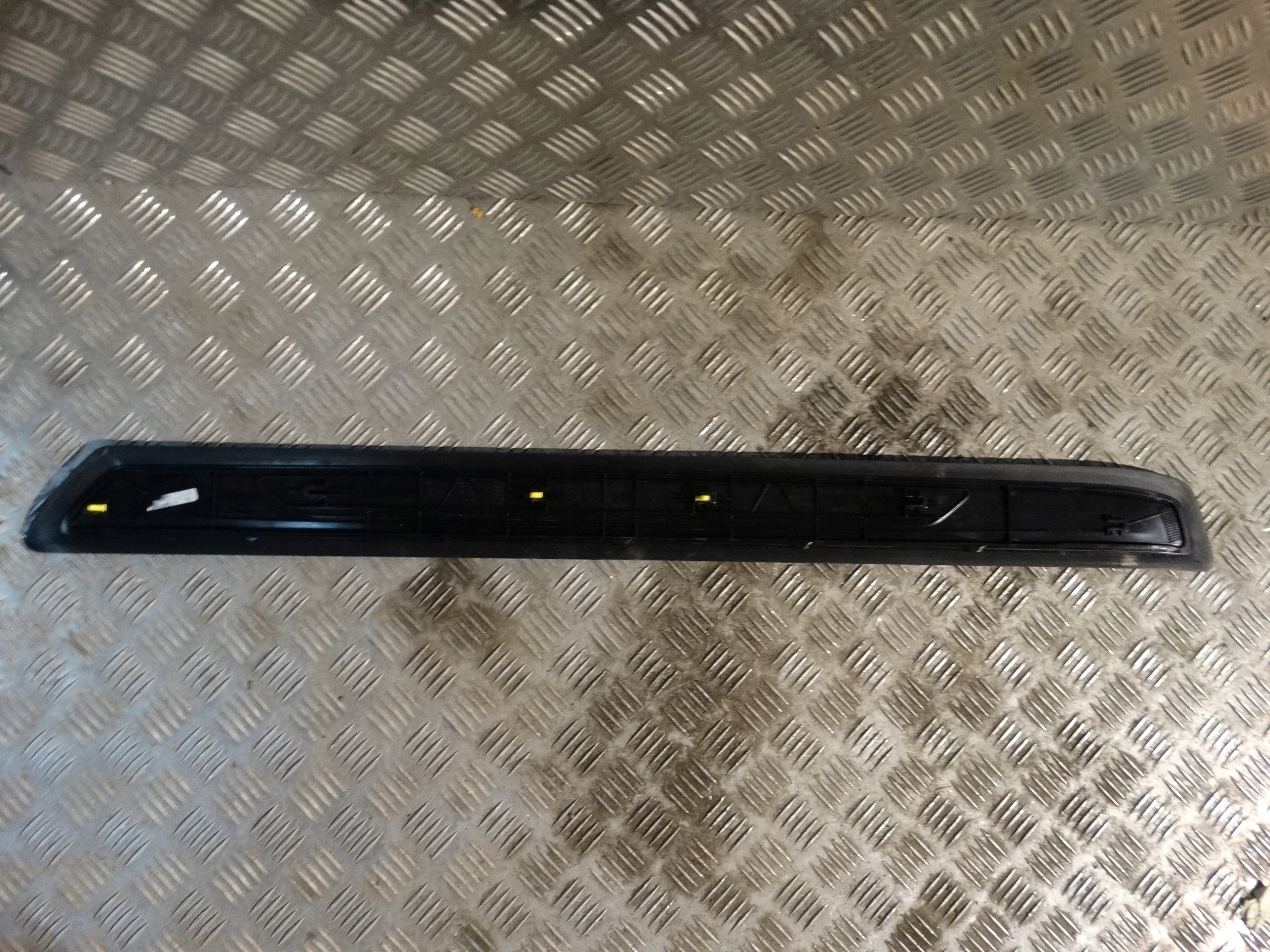IDEAL cap moulding threshold right BMW F82 M4 1