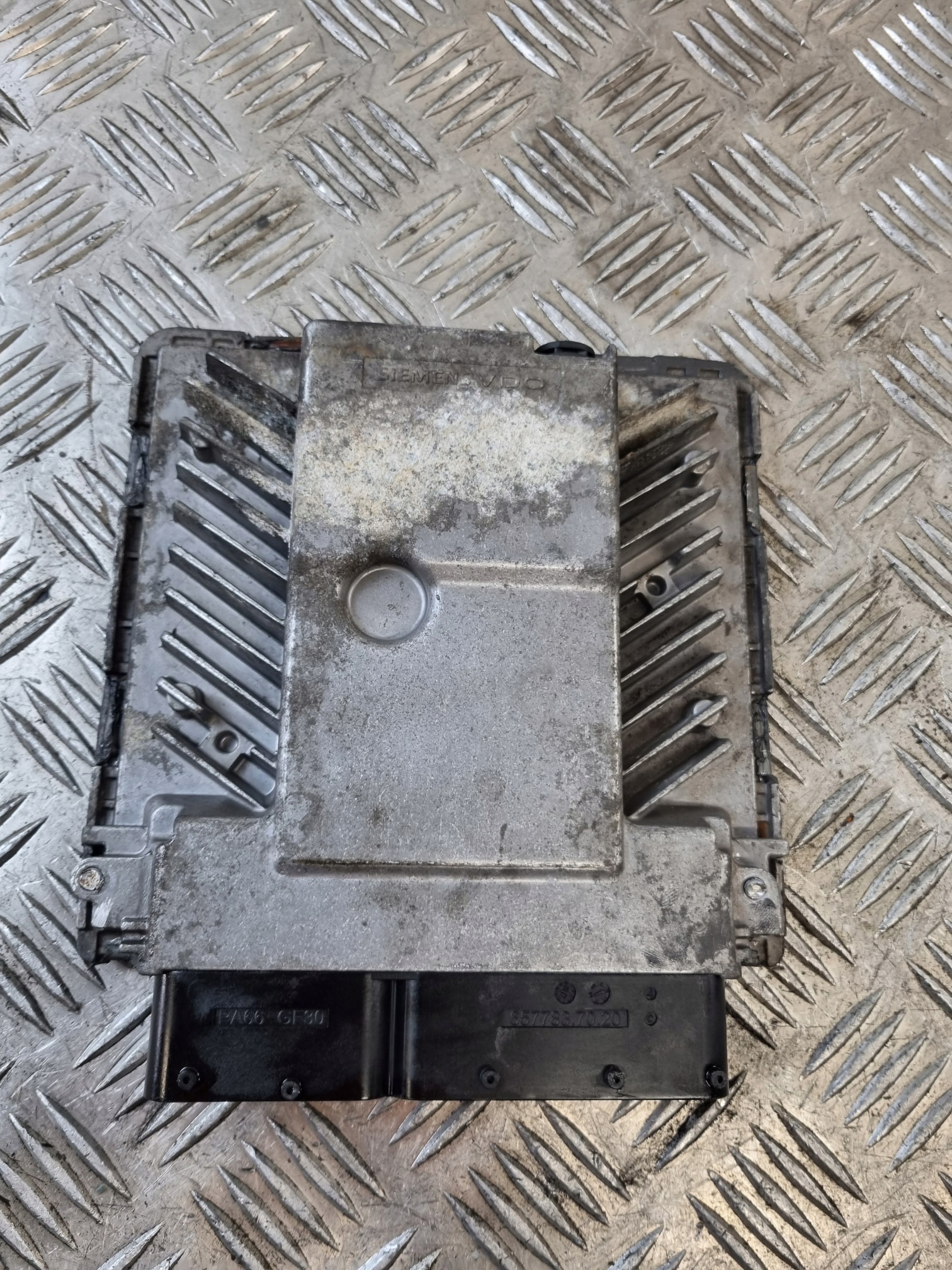 unité de commande électronique uce moteur VW Passat B6 2.0 TDI 03G906018FG