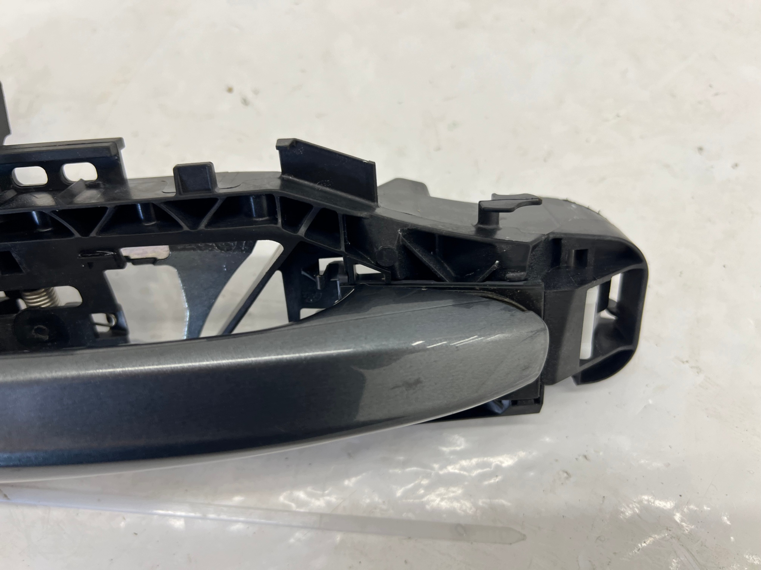 handle left front EUROPA A0997601500 MERCEDES C-KLASA W205 LAKIER 992