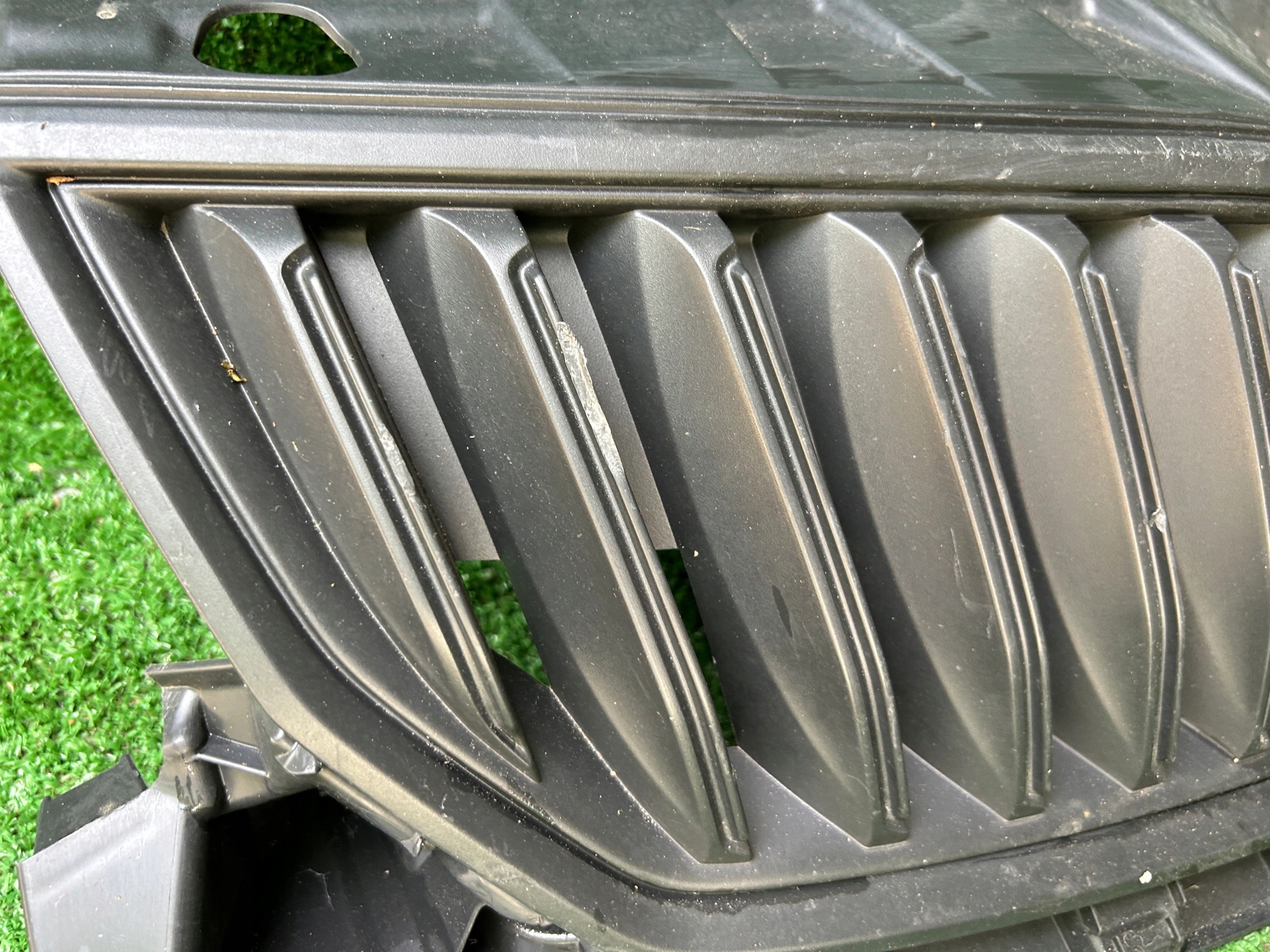 Skoda Fabia III MK3 grill grille front 6V0853653A