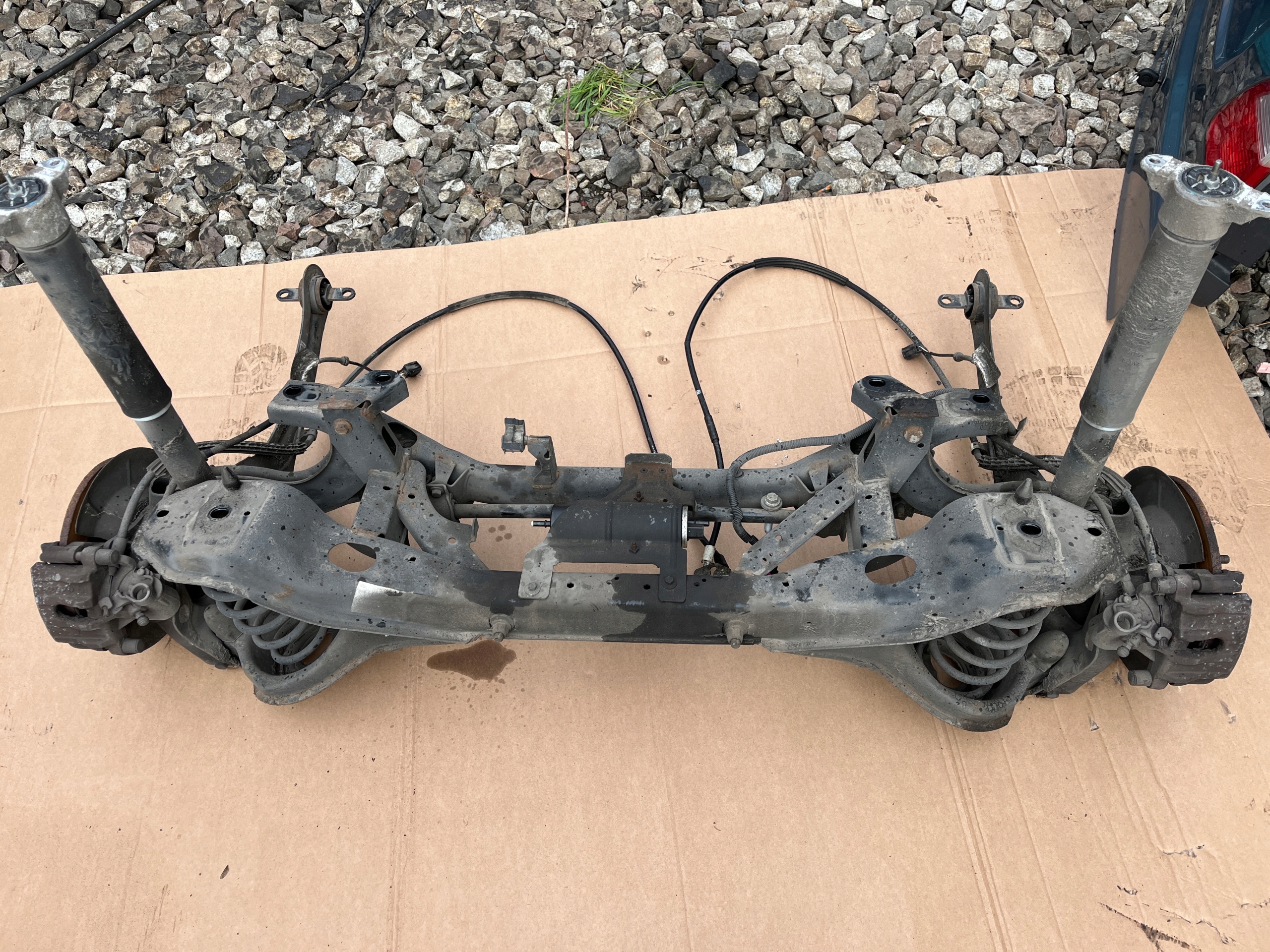 BELKA TYLNA OŚ ZAWIESZENIA VOLVO V40 II 2012-2019 Typ samochodu Samochody osobowe