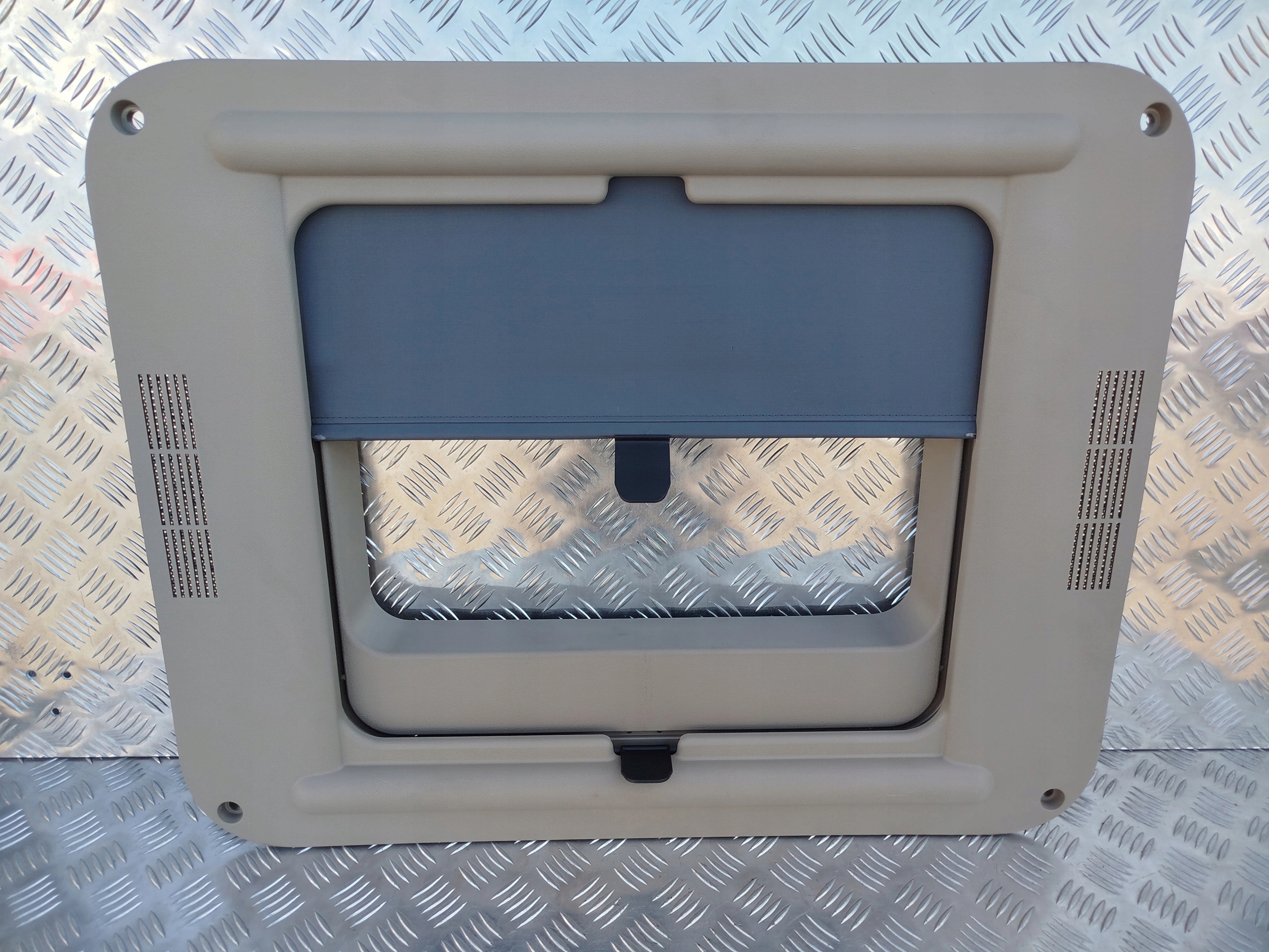 OBUDOWA TAPICERKA SZYBERDACHU SCANIA R STREAMLINE