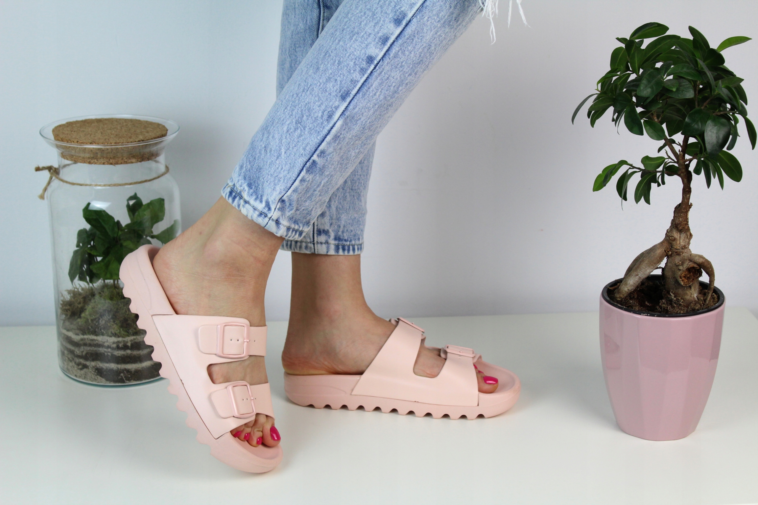 KLAPKI RÓŻOWE Z PASKAMI NA PIANCE + GRATIS 38 Kod producenta CK213