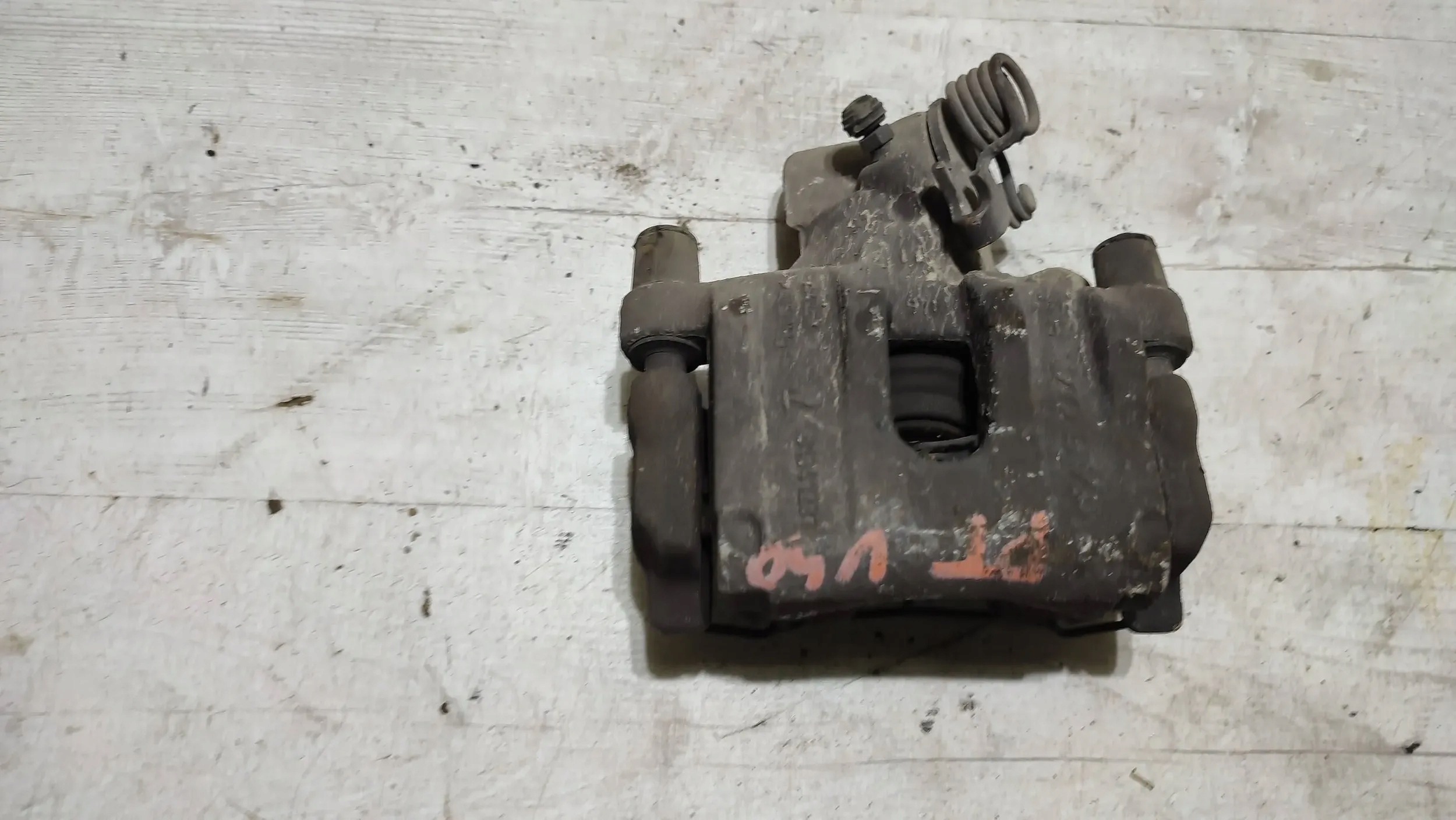 Volvo V40 II 2018r rear part side right caliper