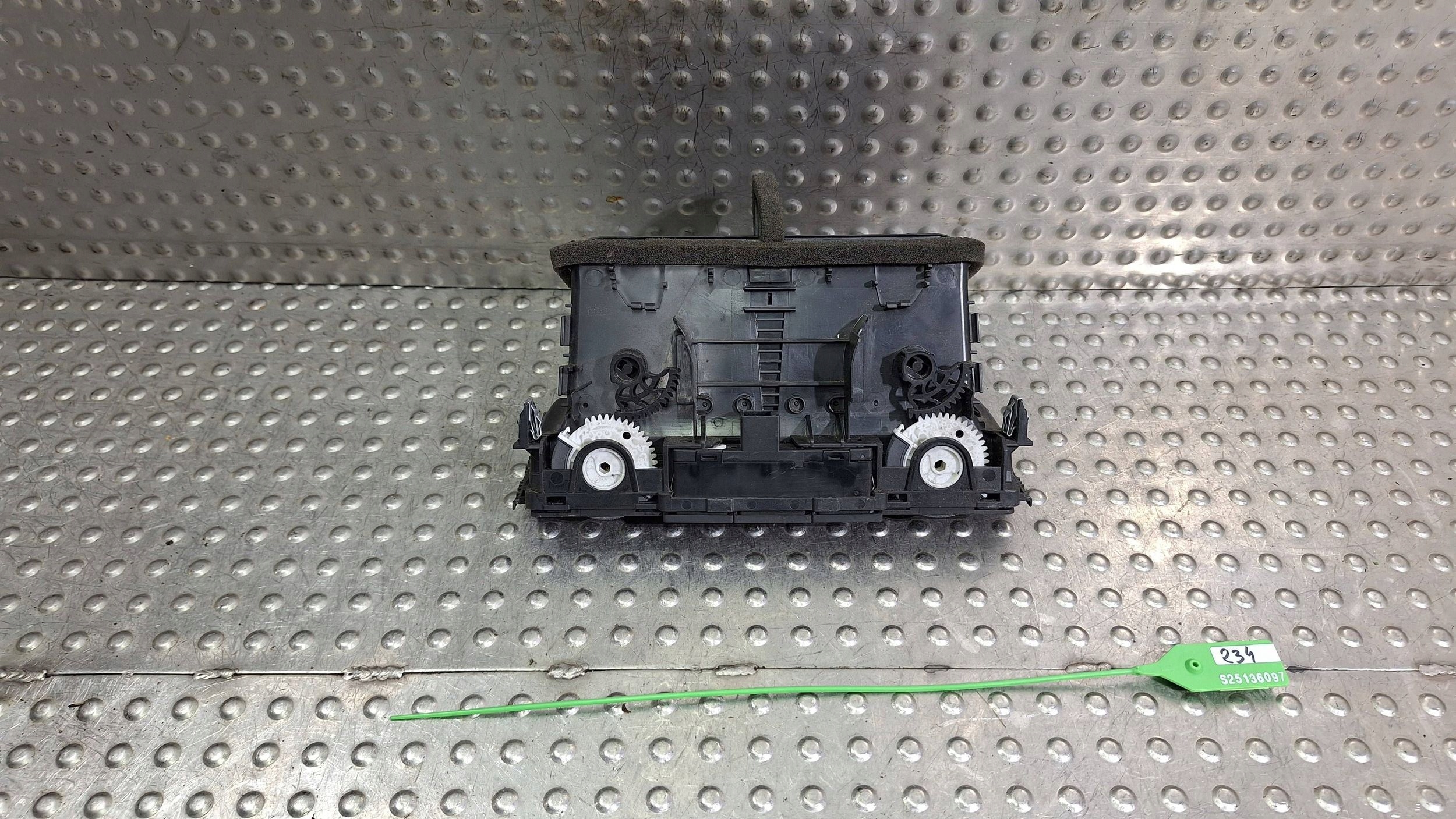 grid air conditioning devices central 4L0820951 AUDI Q7 4L