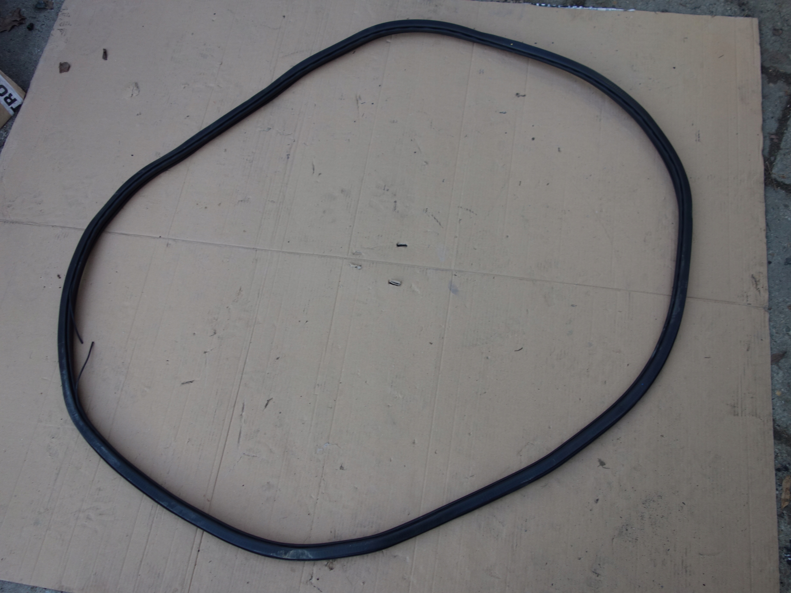 USZCZELKA DRZWI AUDI Q7 4M0 LEWY TYŁ