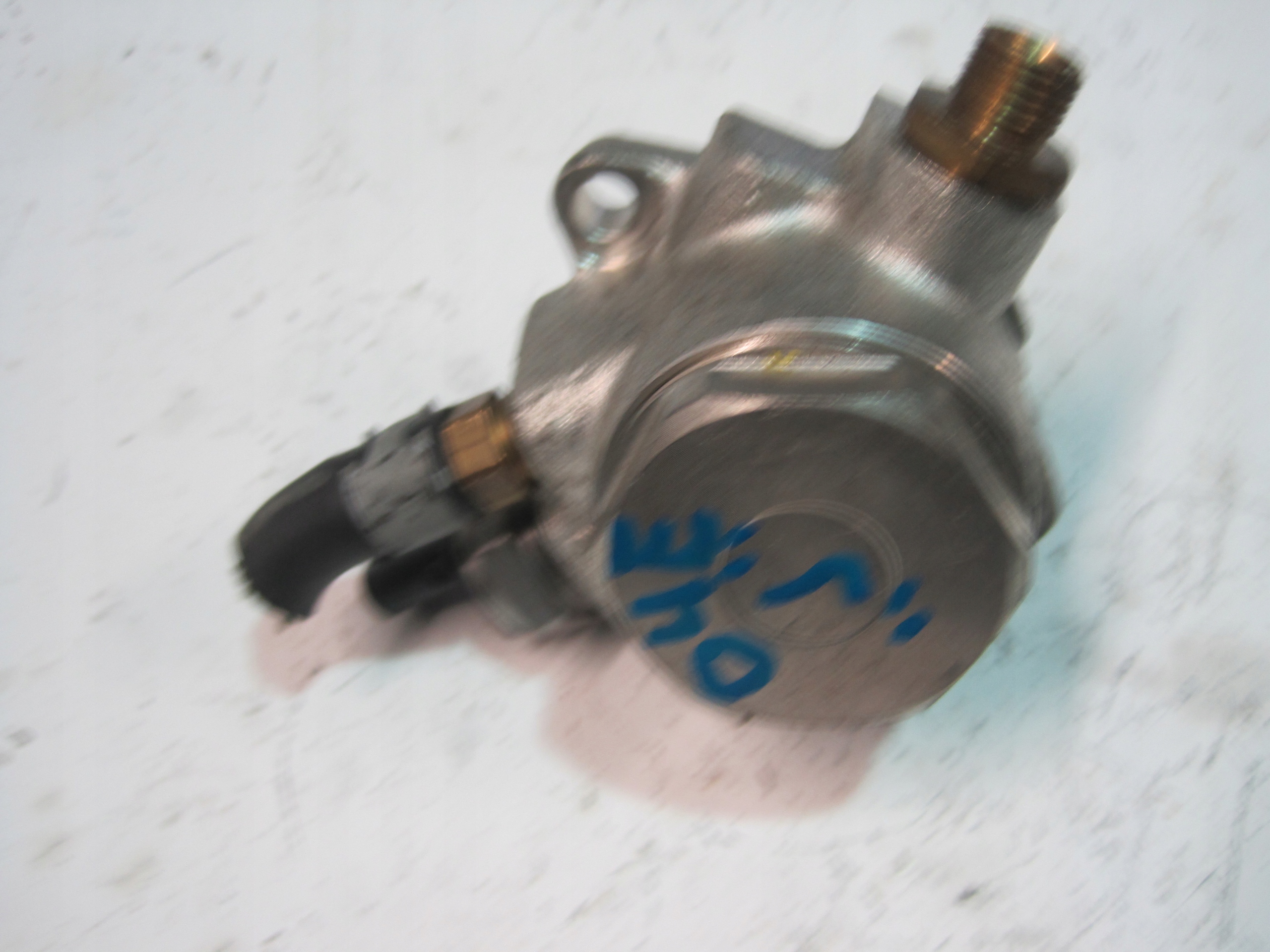 feed pump VW GOLF 1,4TSI 04E127026J