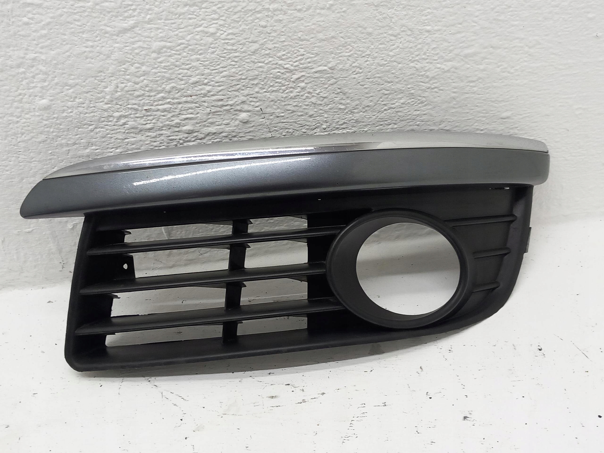 grid of a bumper left front VW JETTA V 05-10