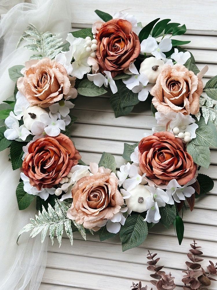 WIANEK JESIENNY KWIATOWY NA DRZWI STROIK WIENIEC RÓŻE PAPROĆ DYNIE Marka inna