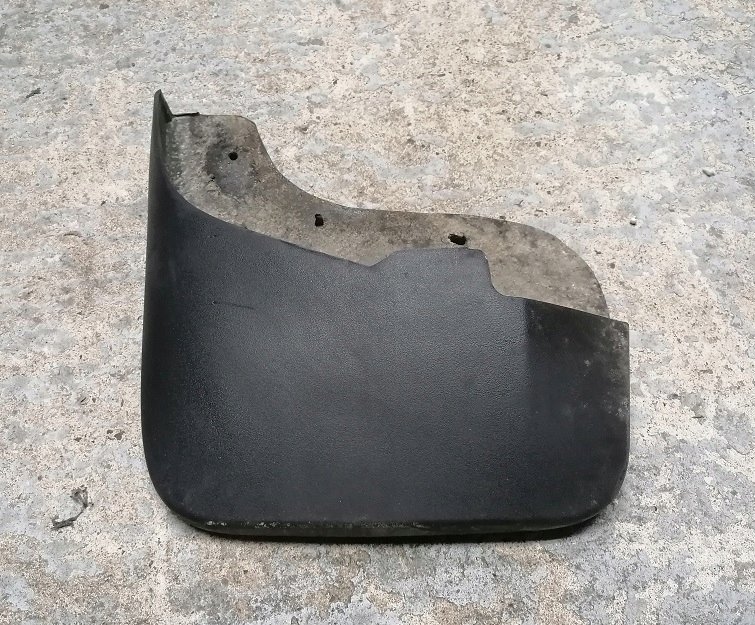 AUDI Q7l БРИЗКОВИК ПІДКРИЛЬНИКА ЛІВИЙ PRZODl0075111a