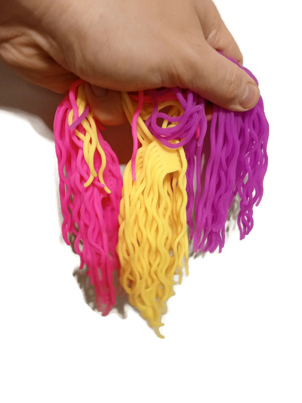 MAKARON SENSORYCZNY GNIOTEK Noodles Rozciągliwy 3 Różne Kolory Rodzaj gniotki
