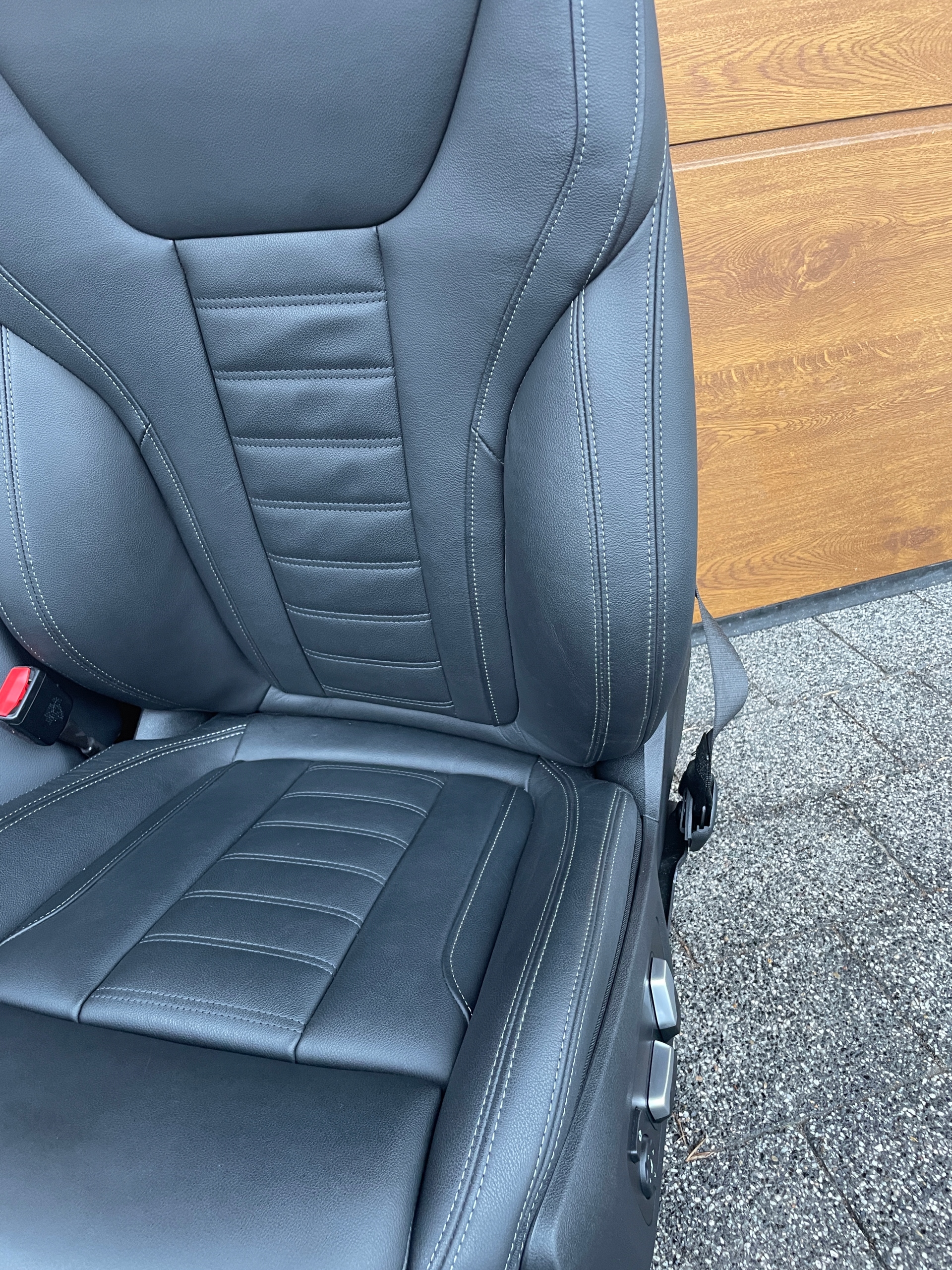 BMW G26 I4 кресла диван бочки обивка