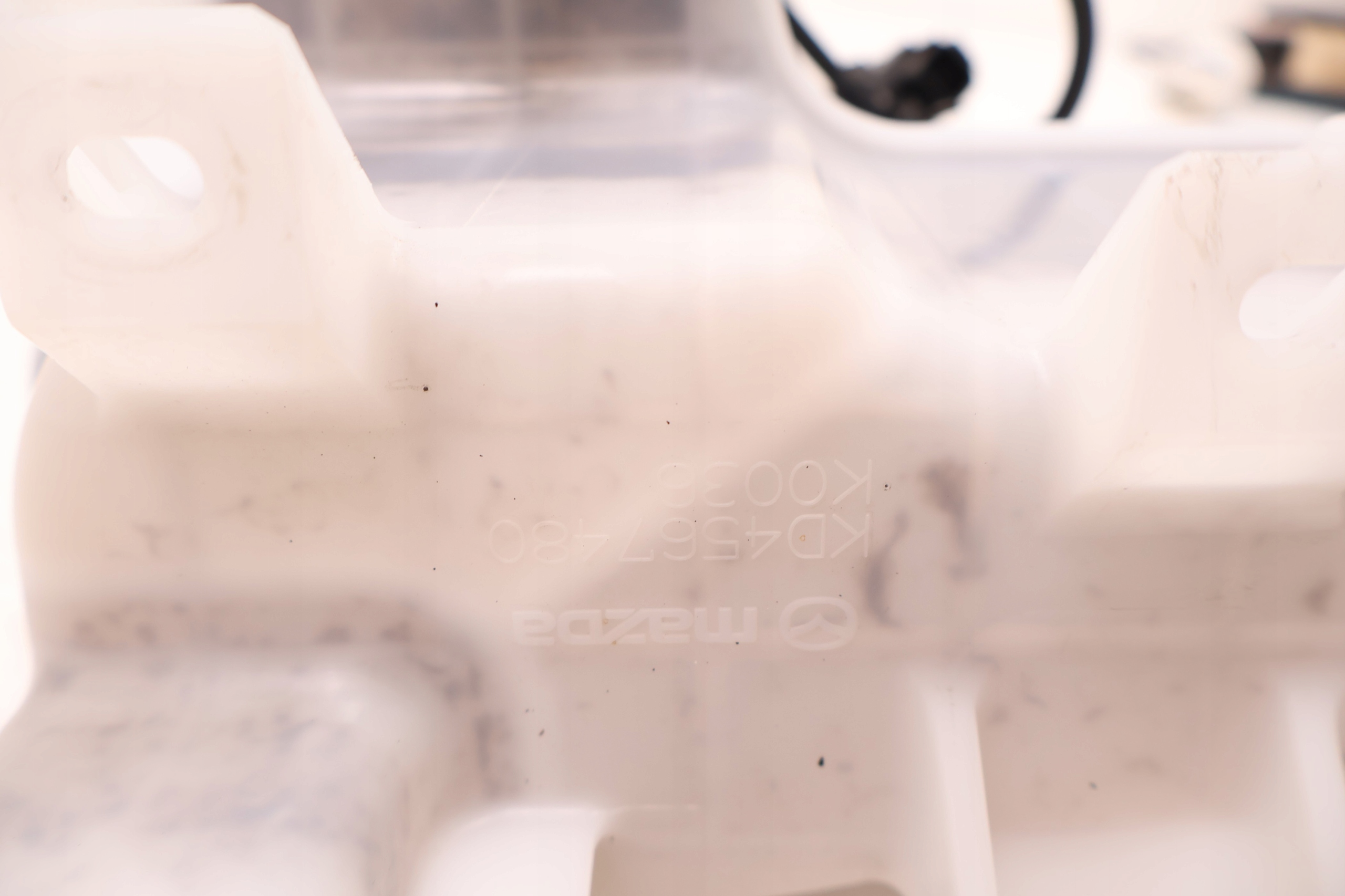 mazda II 17- бачок омывателя KD4567480, K0036