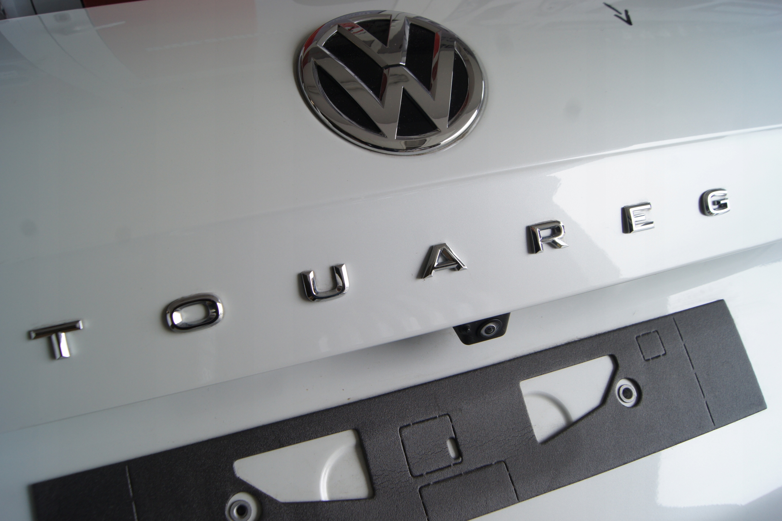 GD TOUAREG III R-LINE LOK1 TYŁ KLAPA LAMPY ZDERZAK Kolor biały