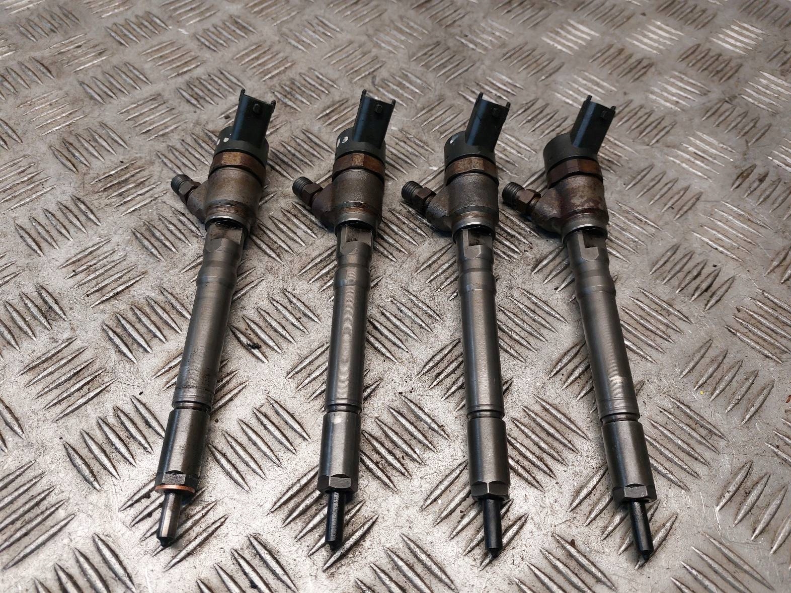 nozzle injector KOMPLET KIA CERATO and 33800-27900