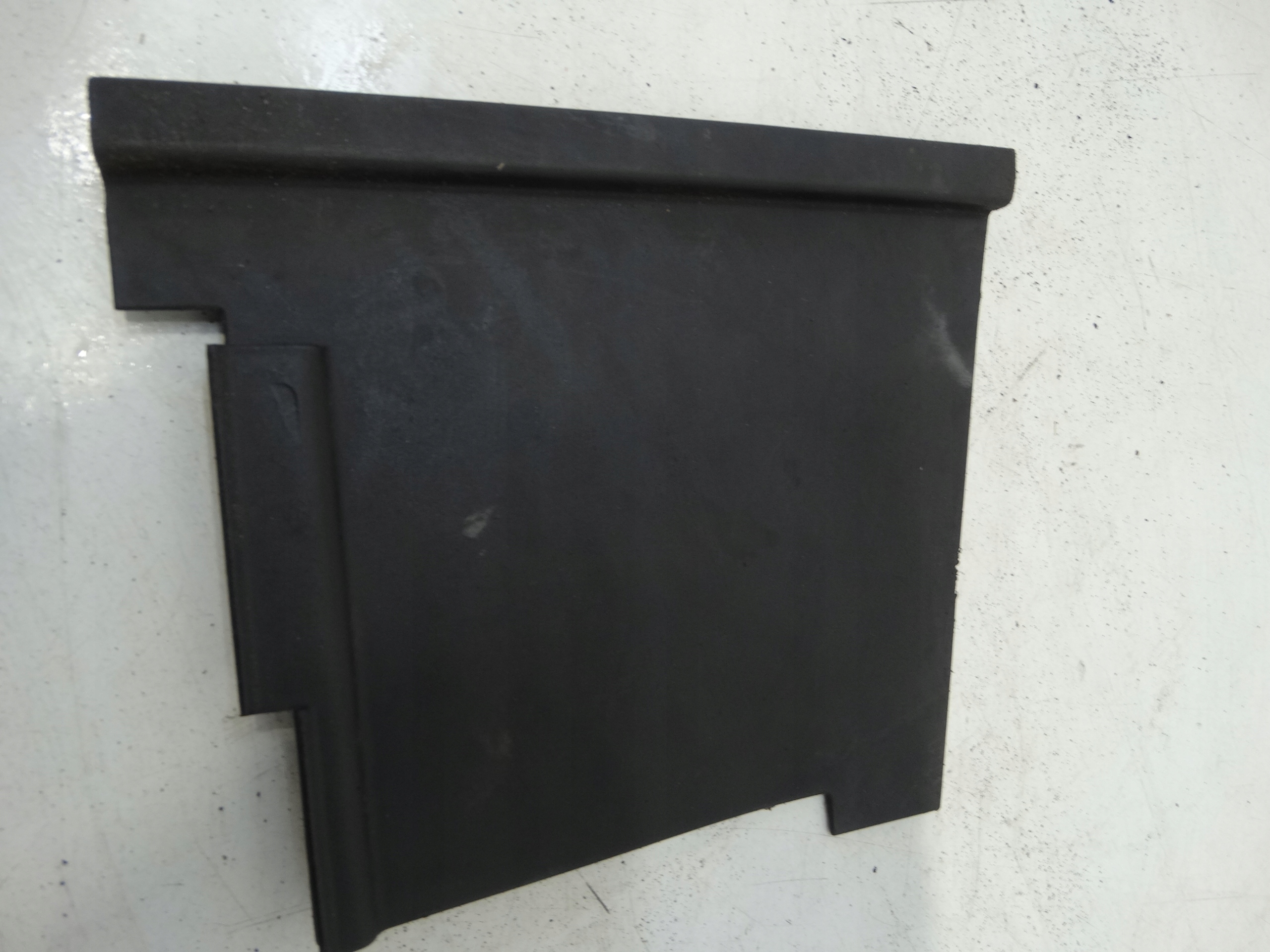 Blende Abdeckung Gehäuse Seitlich AKUMULATORA VW T5 7H0915435