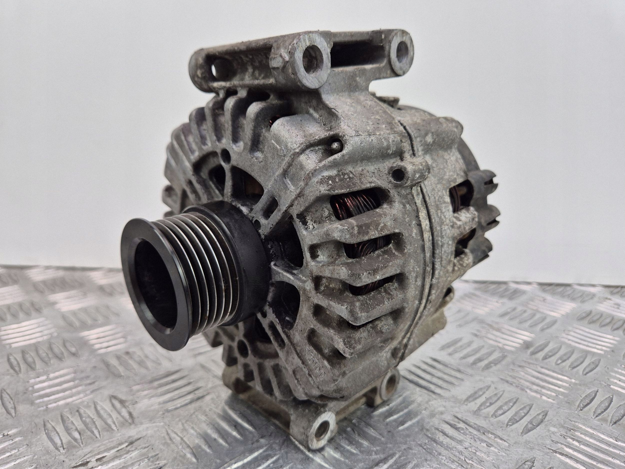 Mercedes Sprinter W907 W910 Alternator A0009068404 2.2