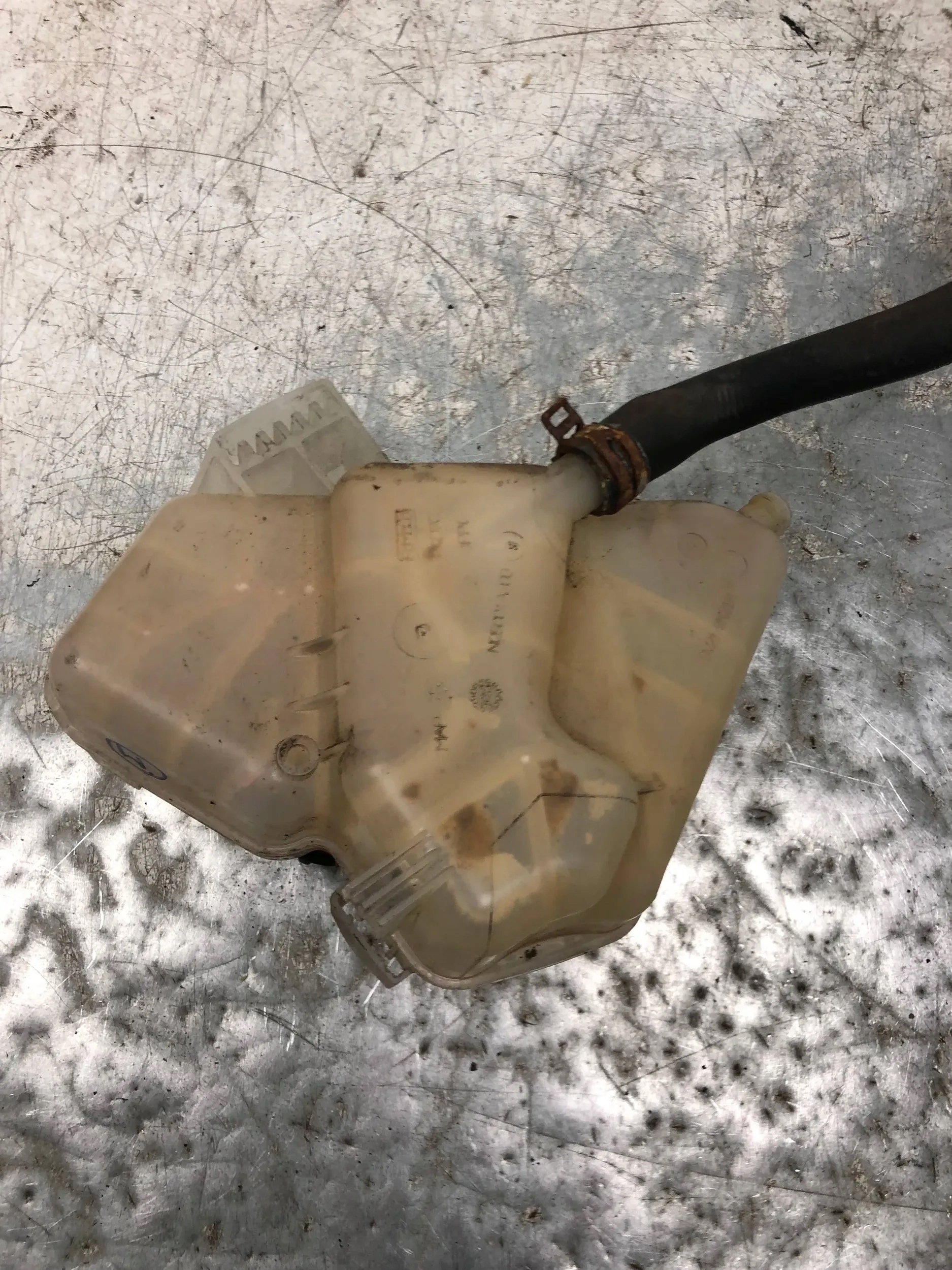 Réservoir eau FORD FIESTA MK7 8V21-8K218-AB
