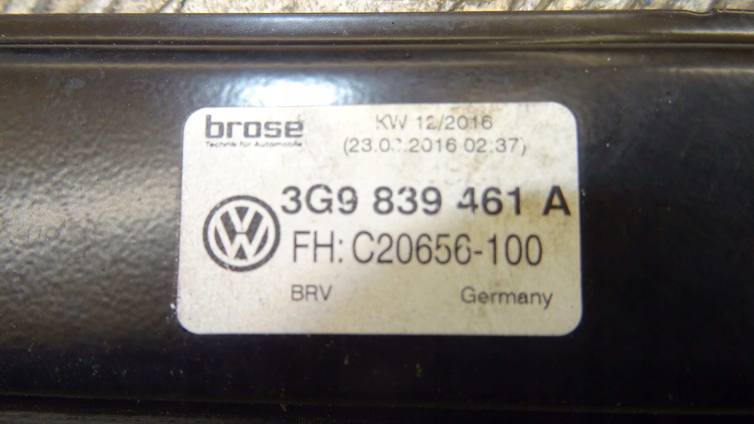 VW PASSAT B8 14-18 KOMBI window regulator left rear part