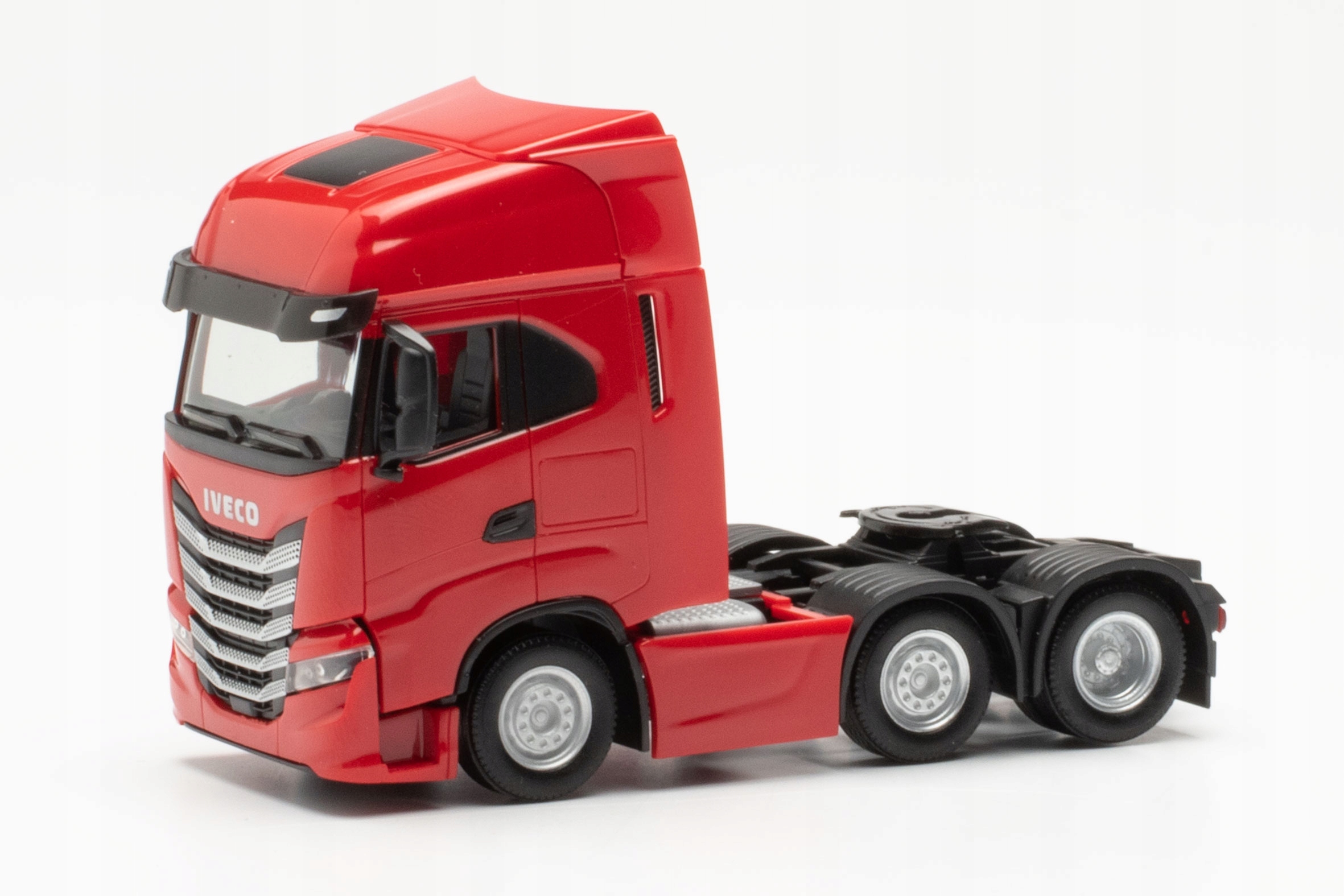 Herpa 317122 Iveco S-Way 6x2 červená