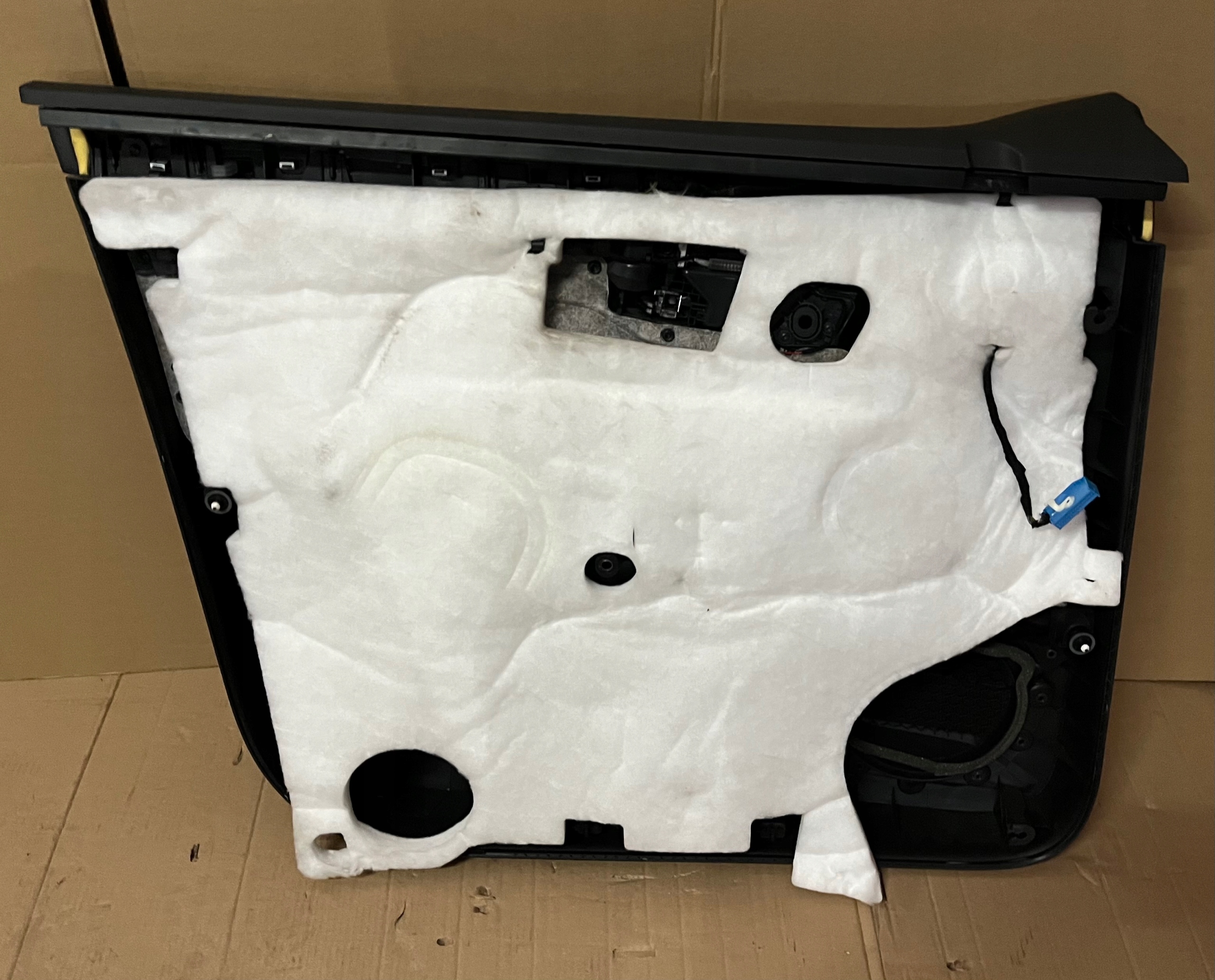 IDEALNA upholstery side door front front right VW TOUAREG III 760 1